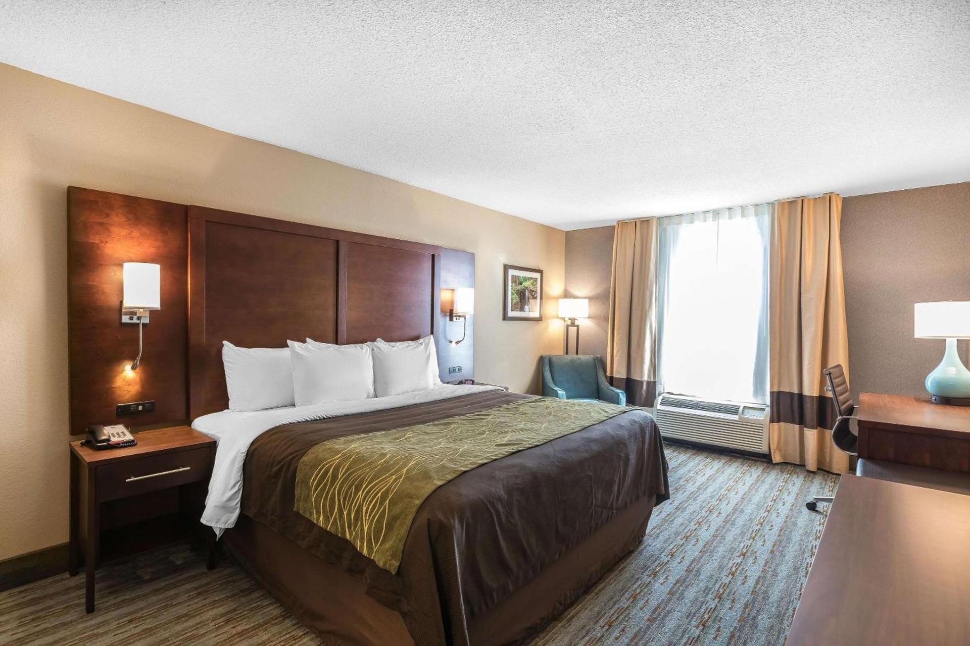 Comfort Inn Bay City - Riverfront photo 24