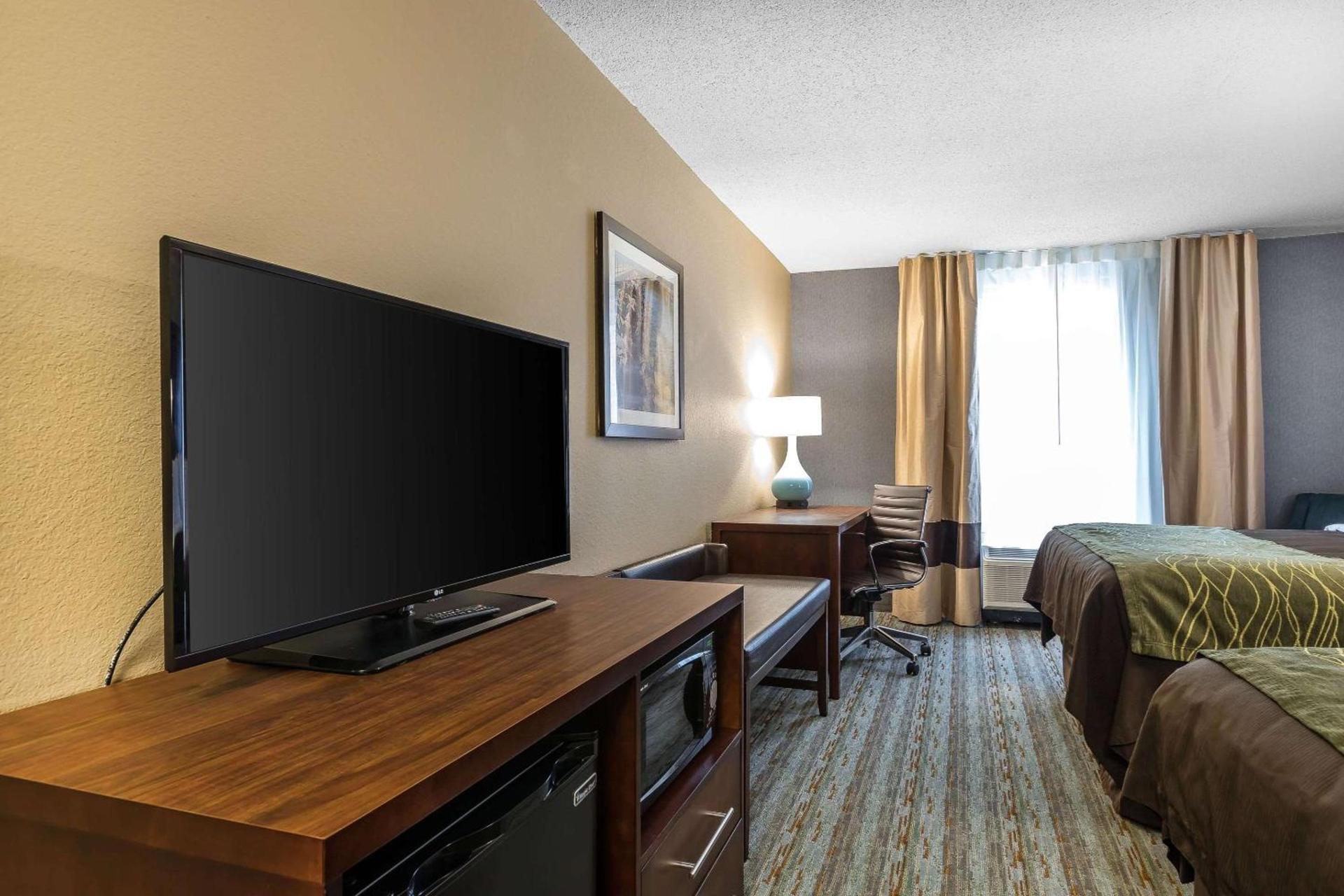 Comfort Inn Bay City - Riverfront photo 19