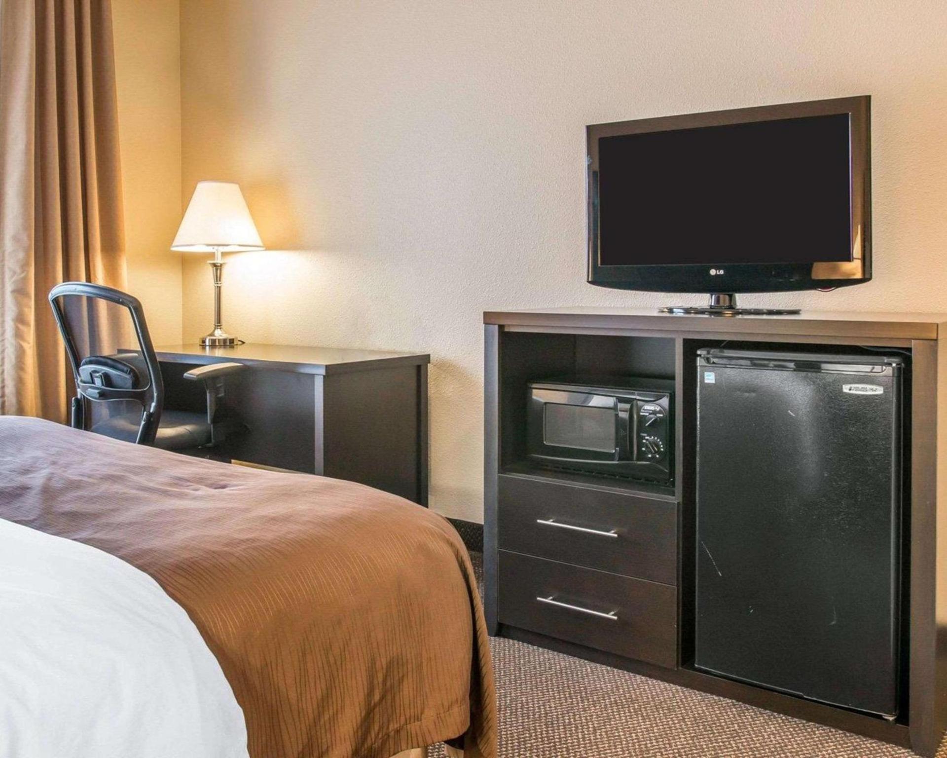 Quality Inn & Suites Niles photo 27