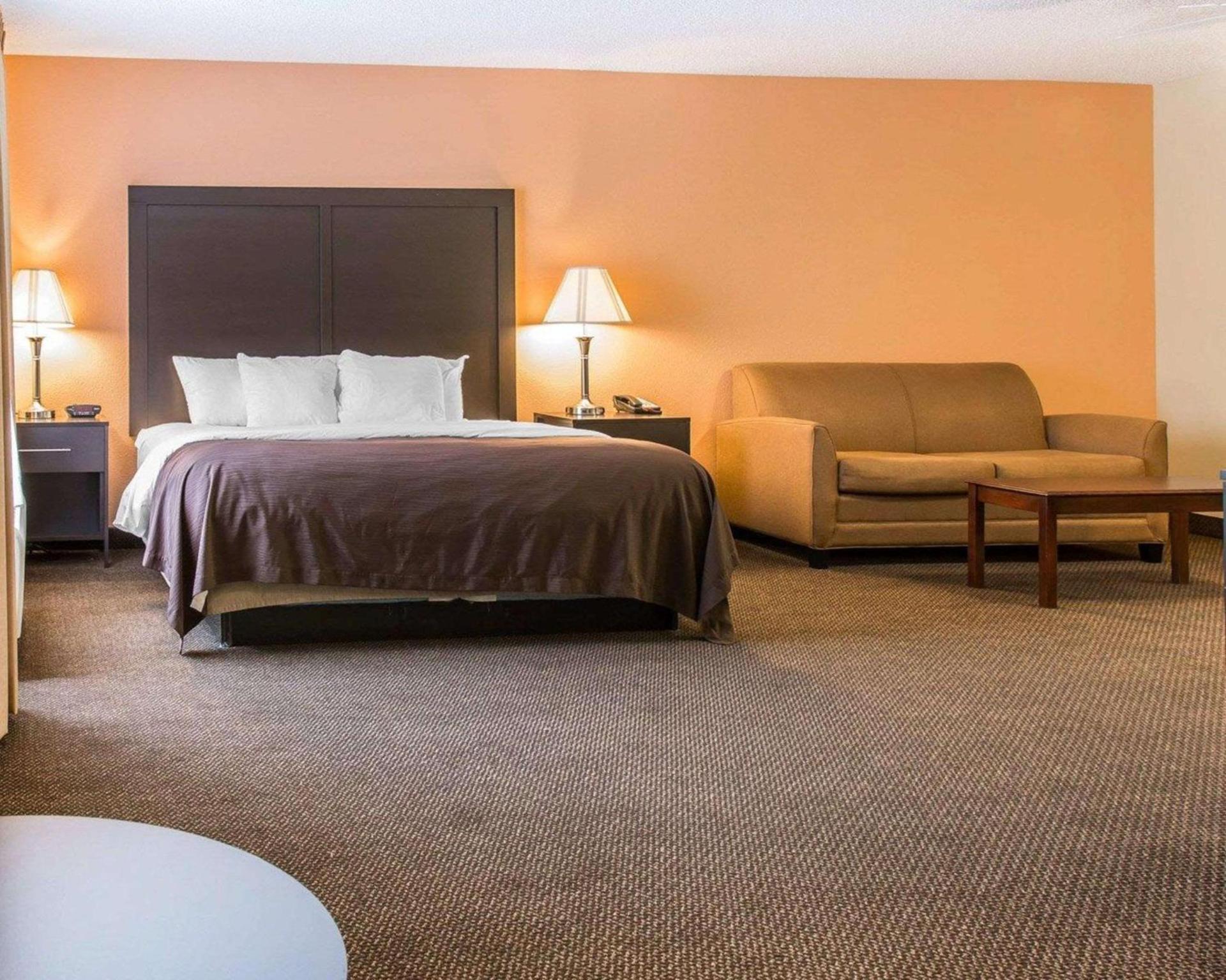 Quality Inn & Suites Niles photo 25