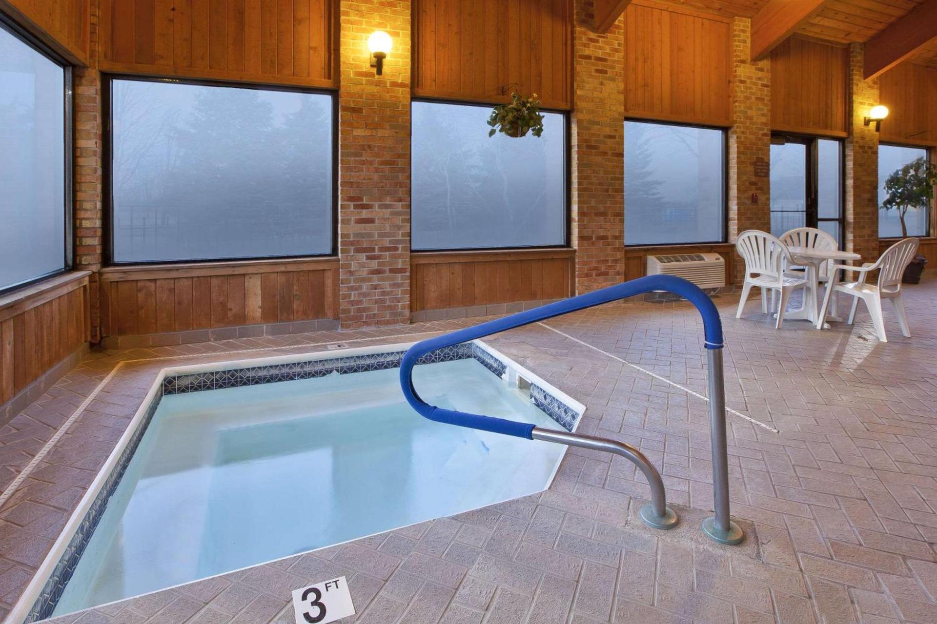 Quality Inn Marshall near I-69 photo 20