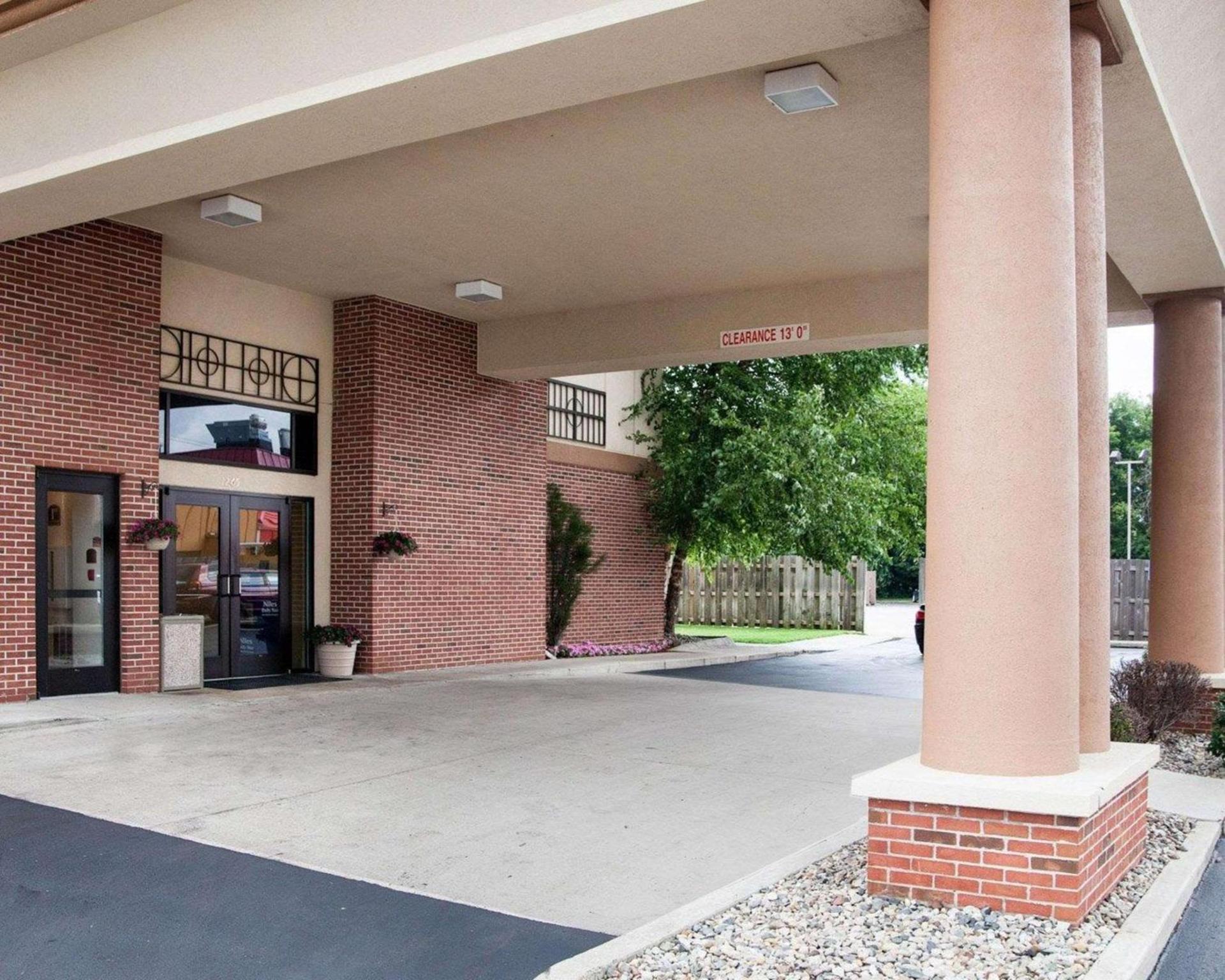 Quality Inn & Suites Niles photo 2