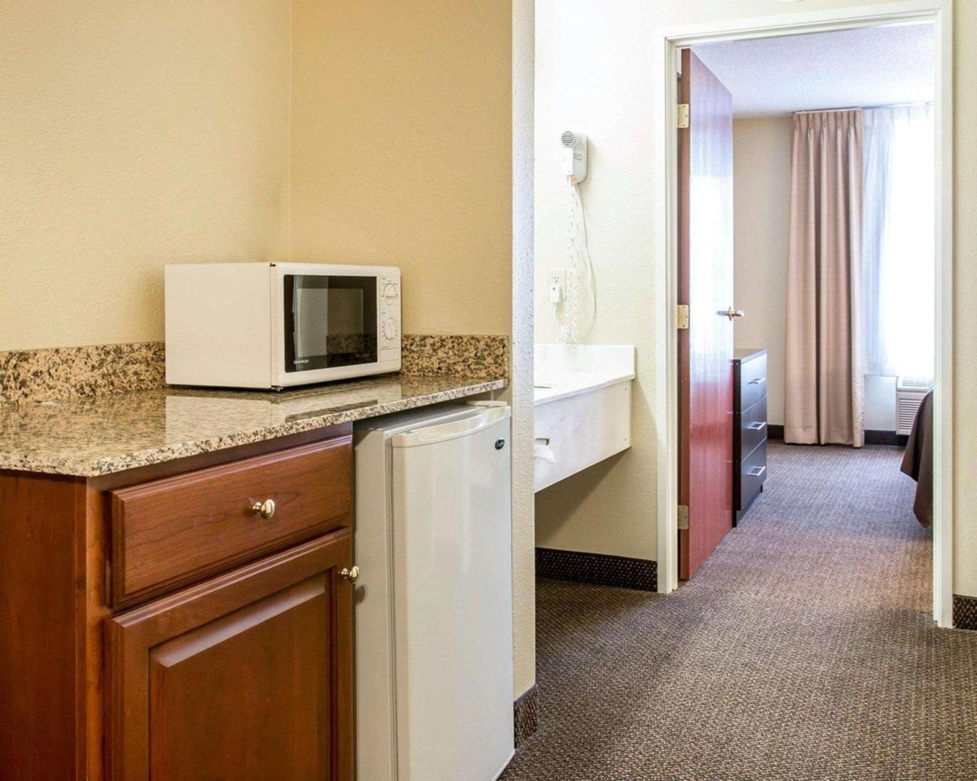 Quality Inn & Suites Niles photo 31