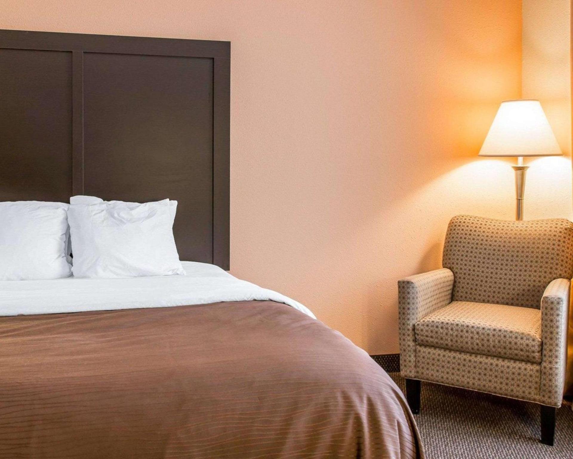 Quality Inn & Suites Niles photo 11