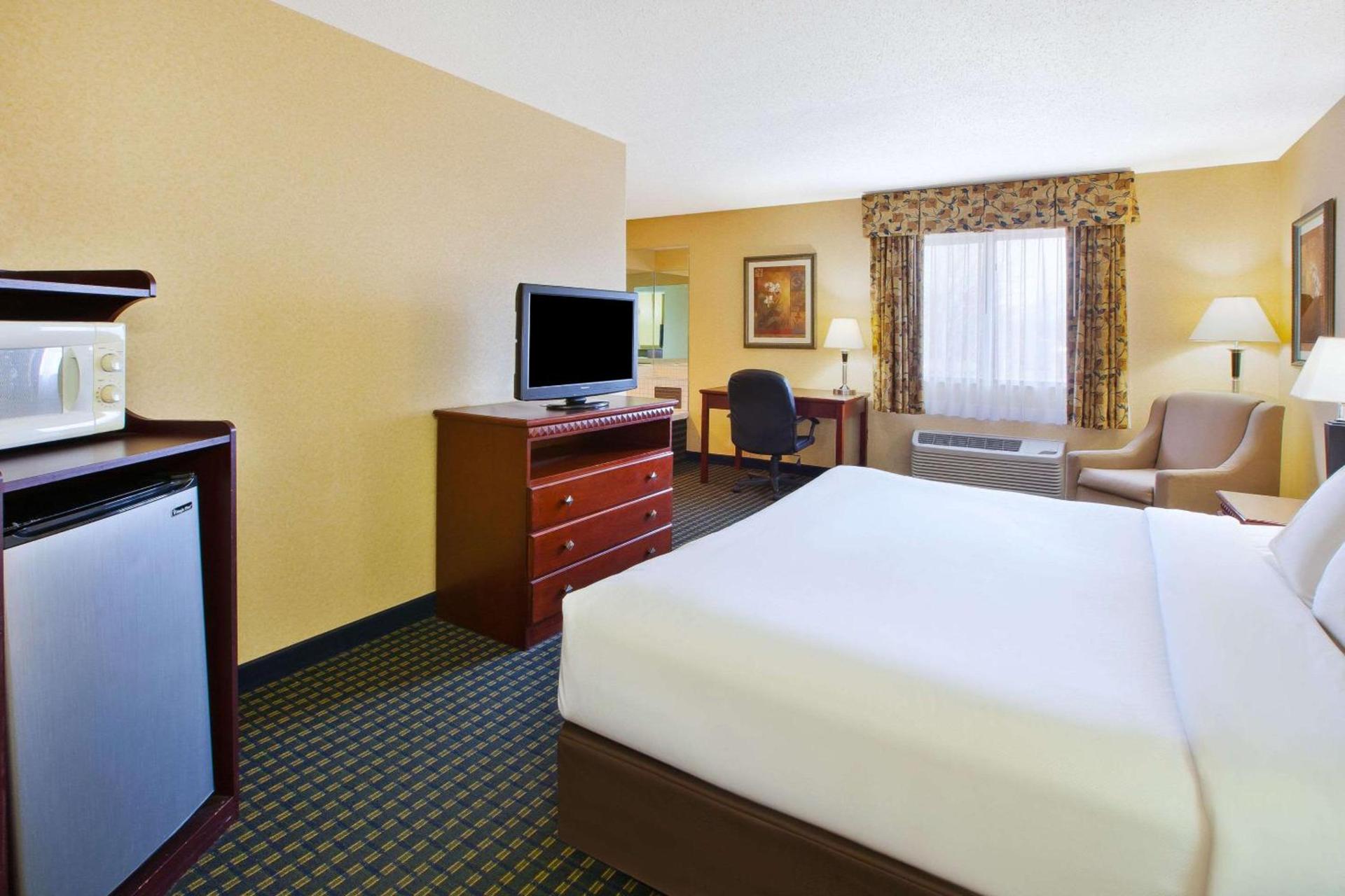 Quality Inn Marshall near I-69 photo 13