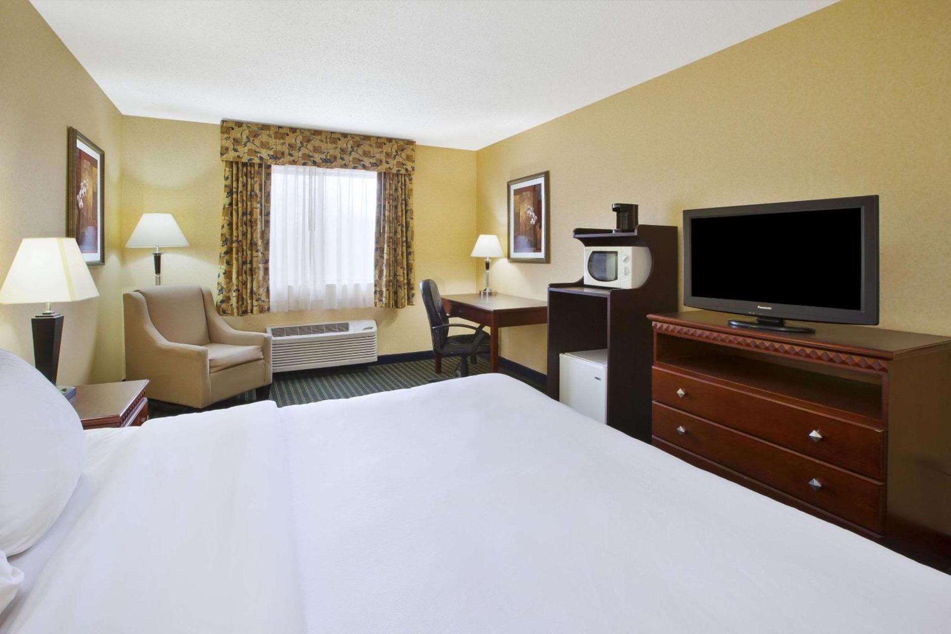 Quality Inn Marshall near I-69 photo 11