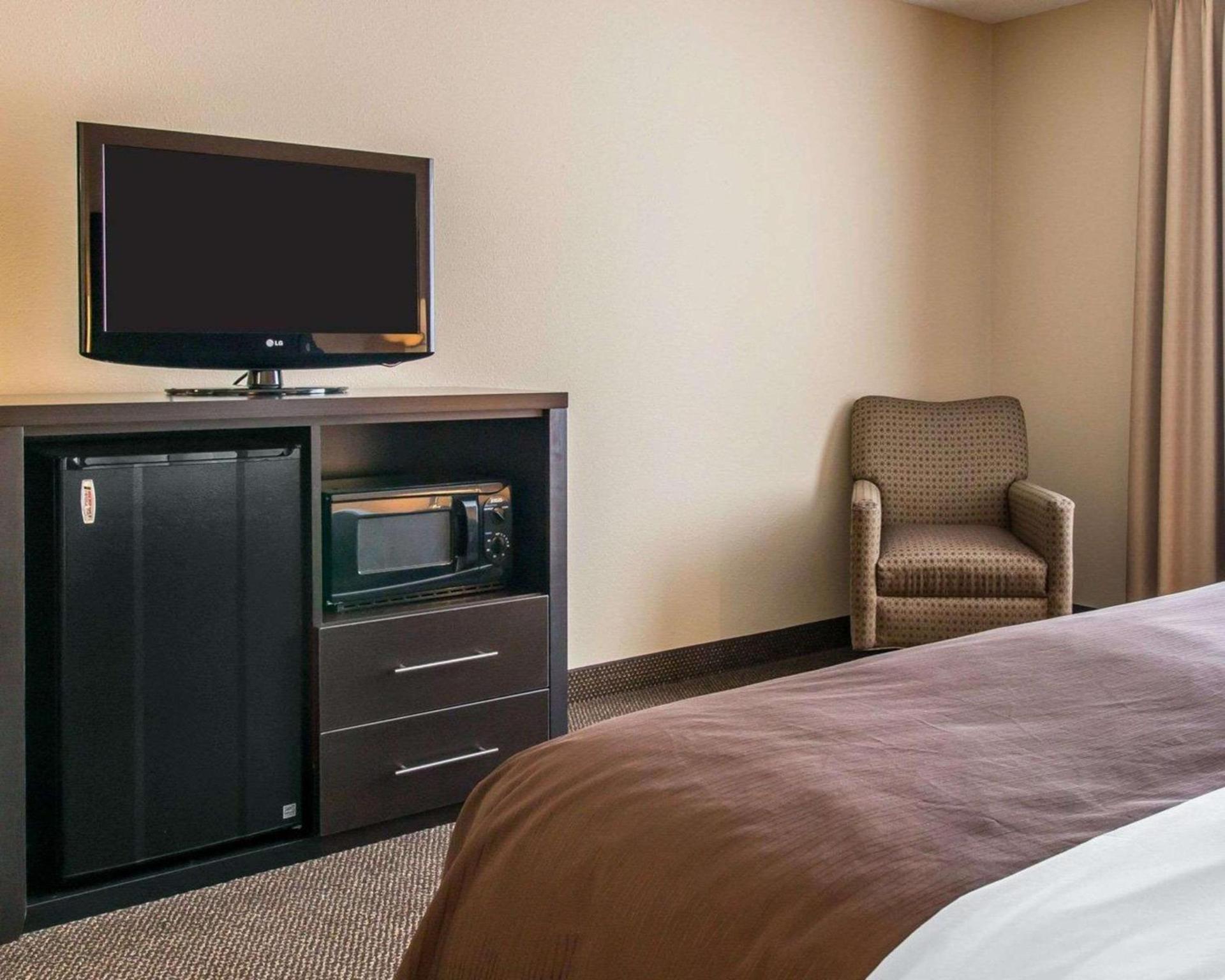 Quality Inn & Suites Niles photo 13