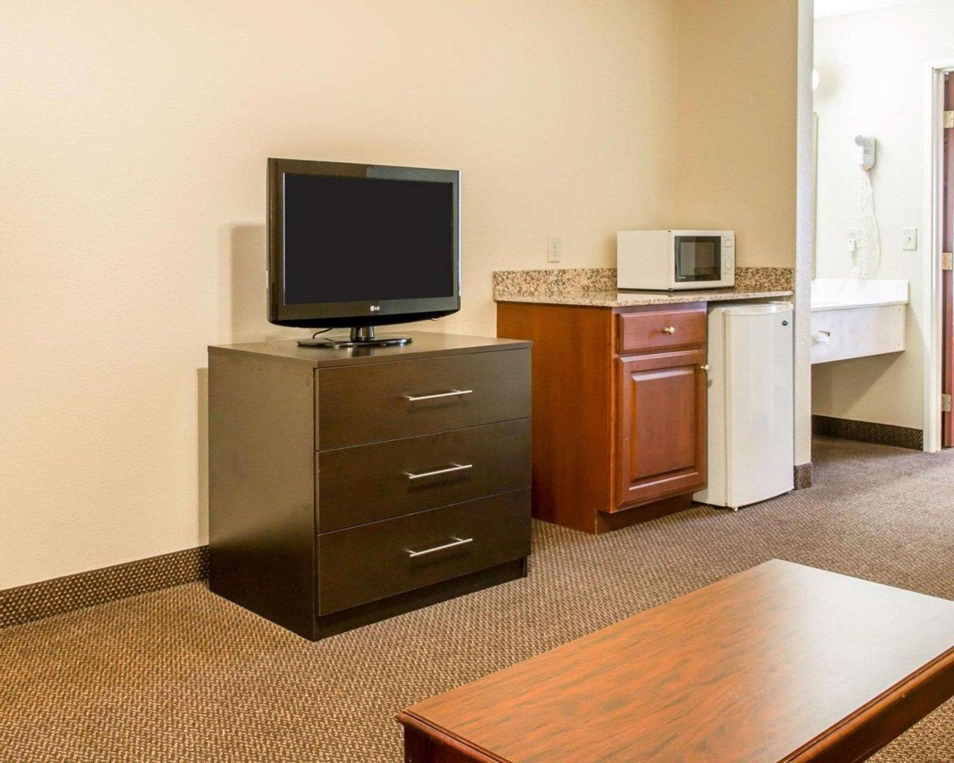 Quality Inn & Suites Niles photo 21
