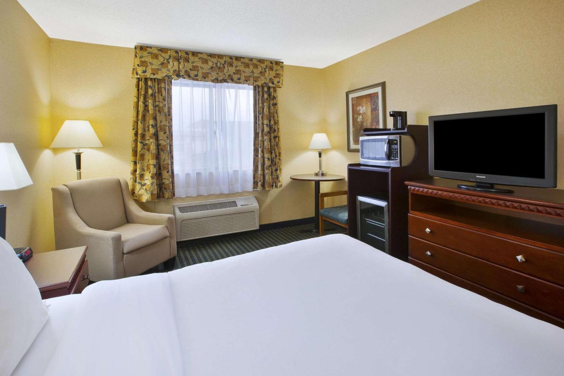 Quality Inn Marshall near I-69 photo 7
