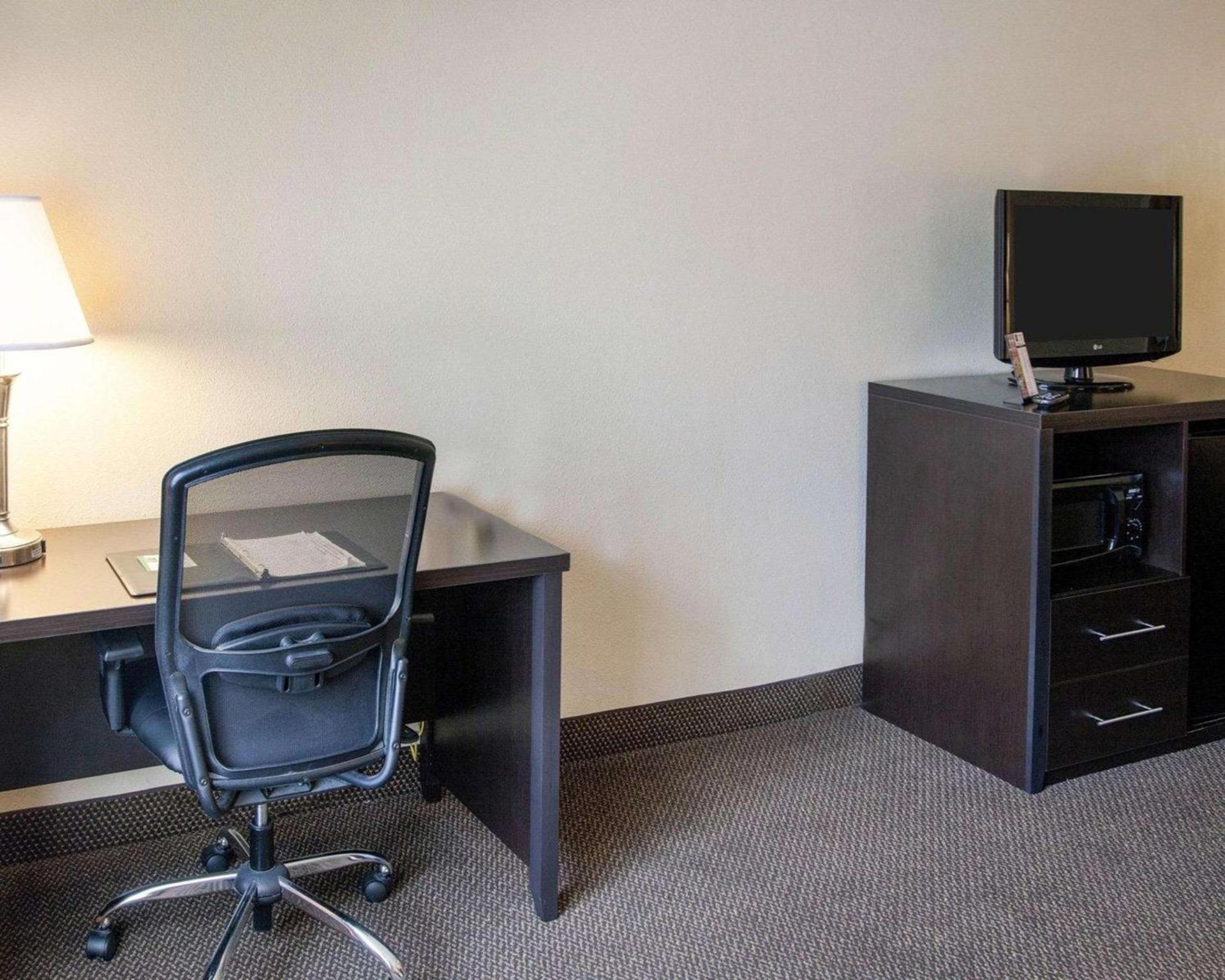 Quality Inn & Suites Niles photo 9