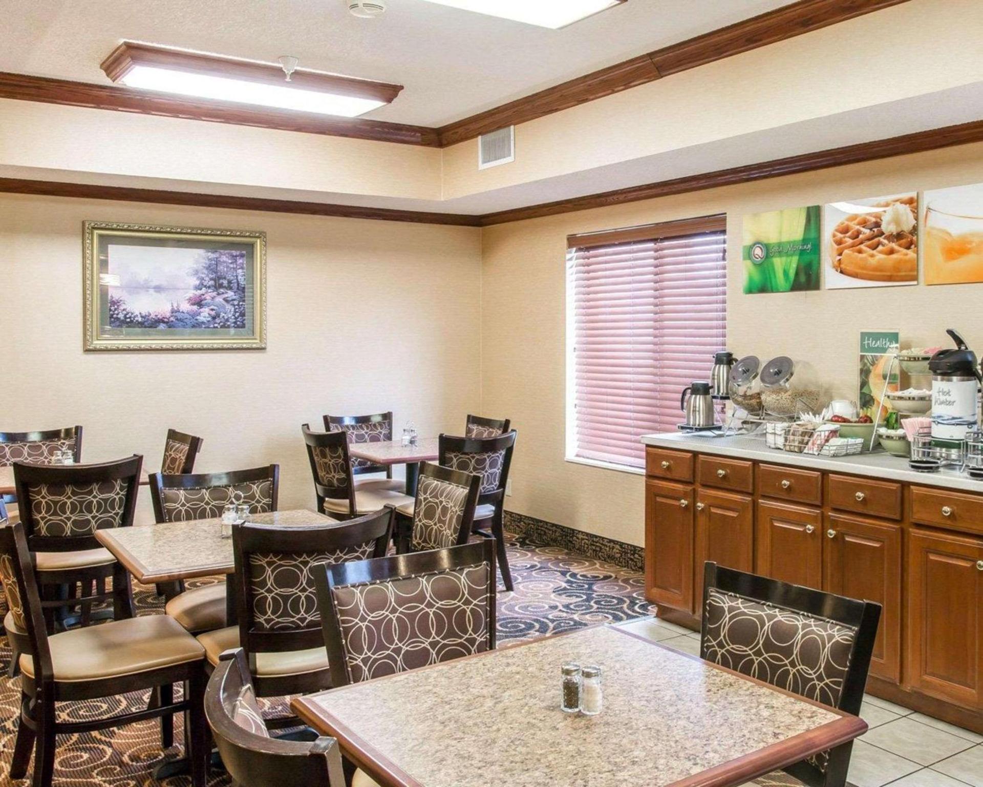 Quality Inn & Suites Niles photo 45