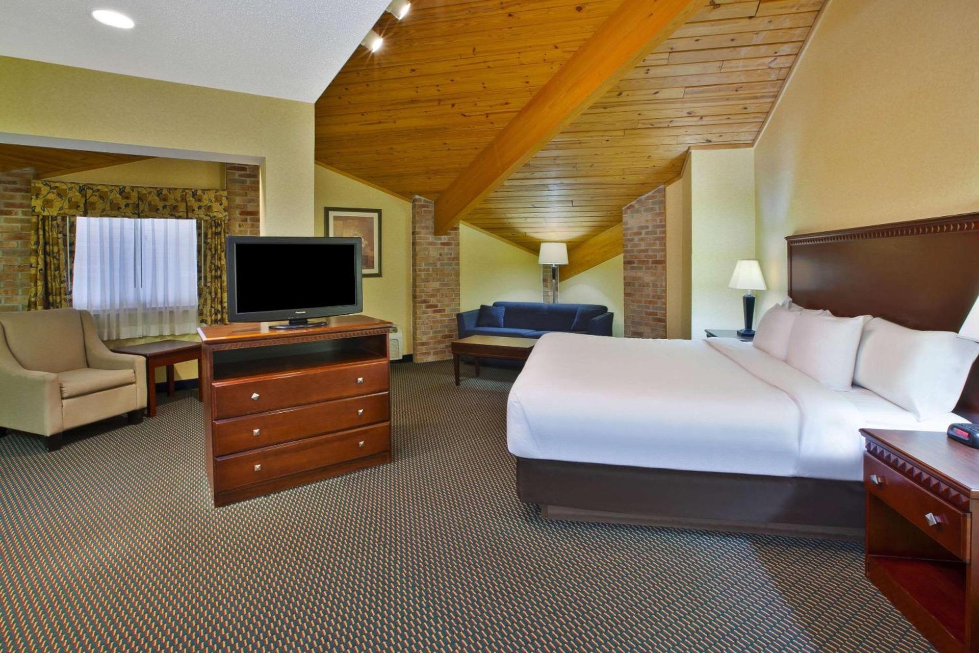Quality Inn Marshall near I-69 photo 14