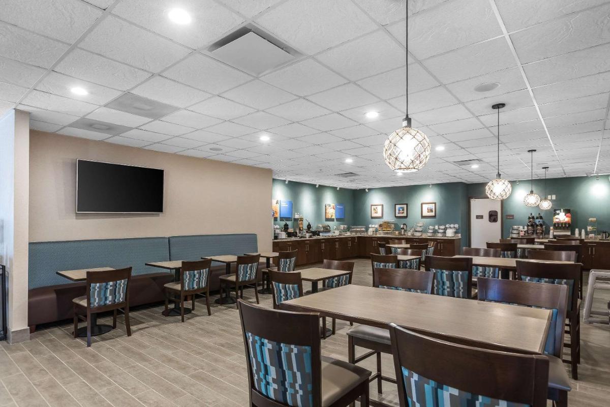 Comfort Inn Bay City - Riverfront photo 10