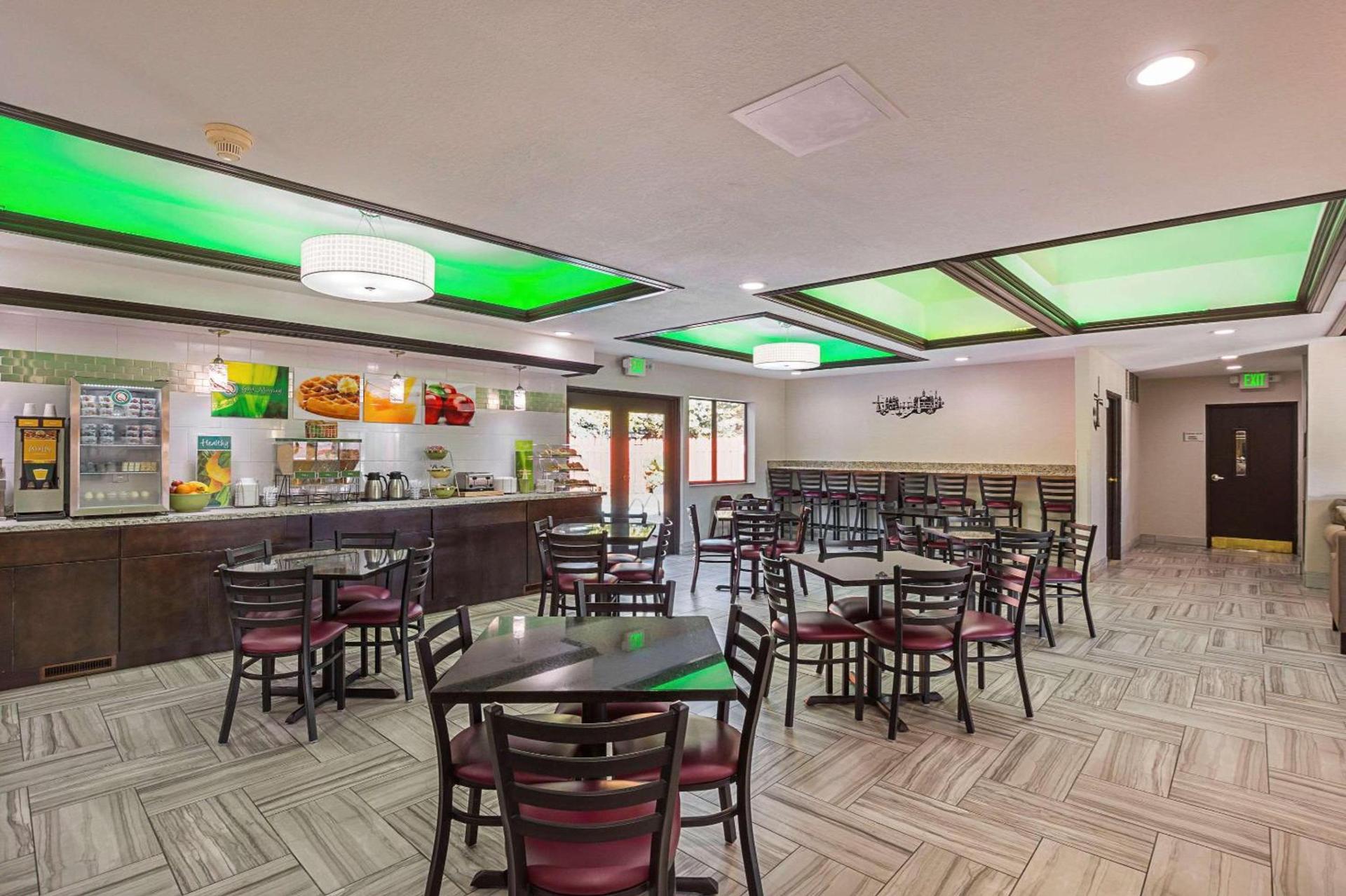 AmericInn by Wyndham Holland MI photo 23