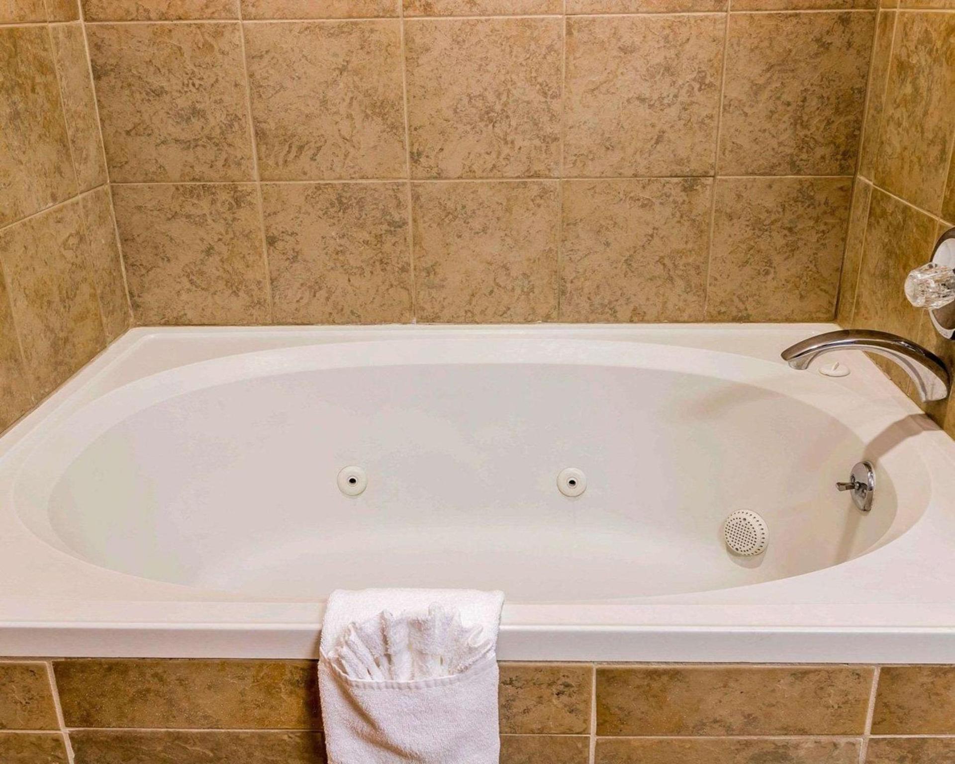 Quality Inn Auburn Hills - Detroit North photo 33