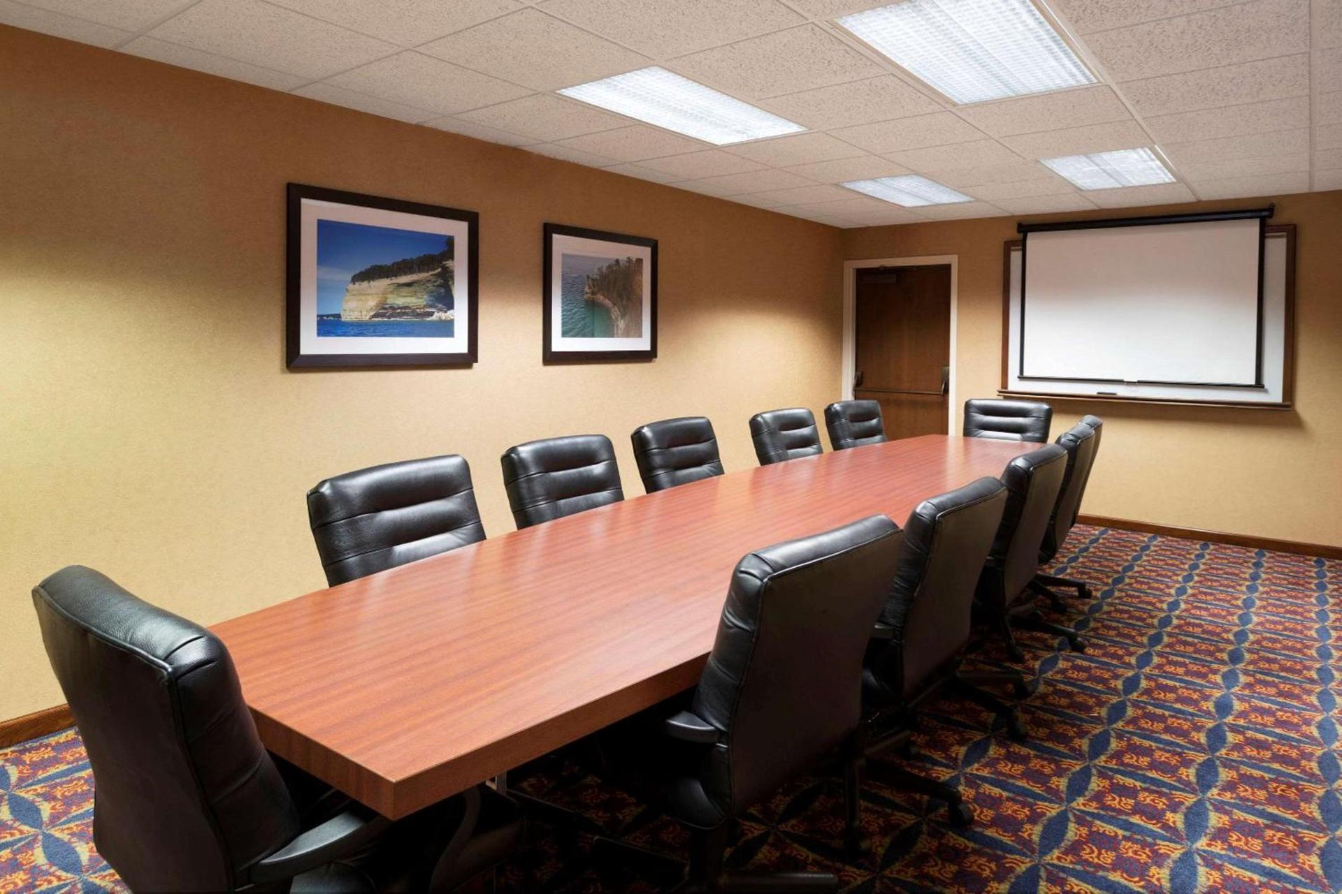 Quality Inn Auburn Hills - Detroit North photo 32