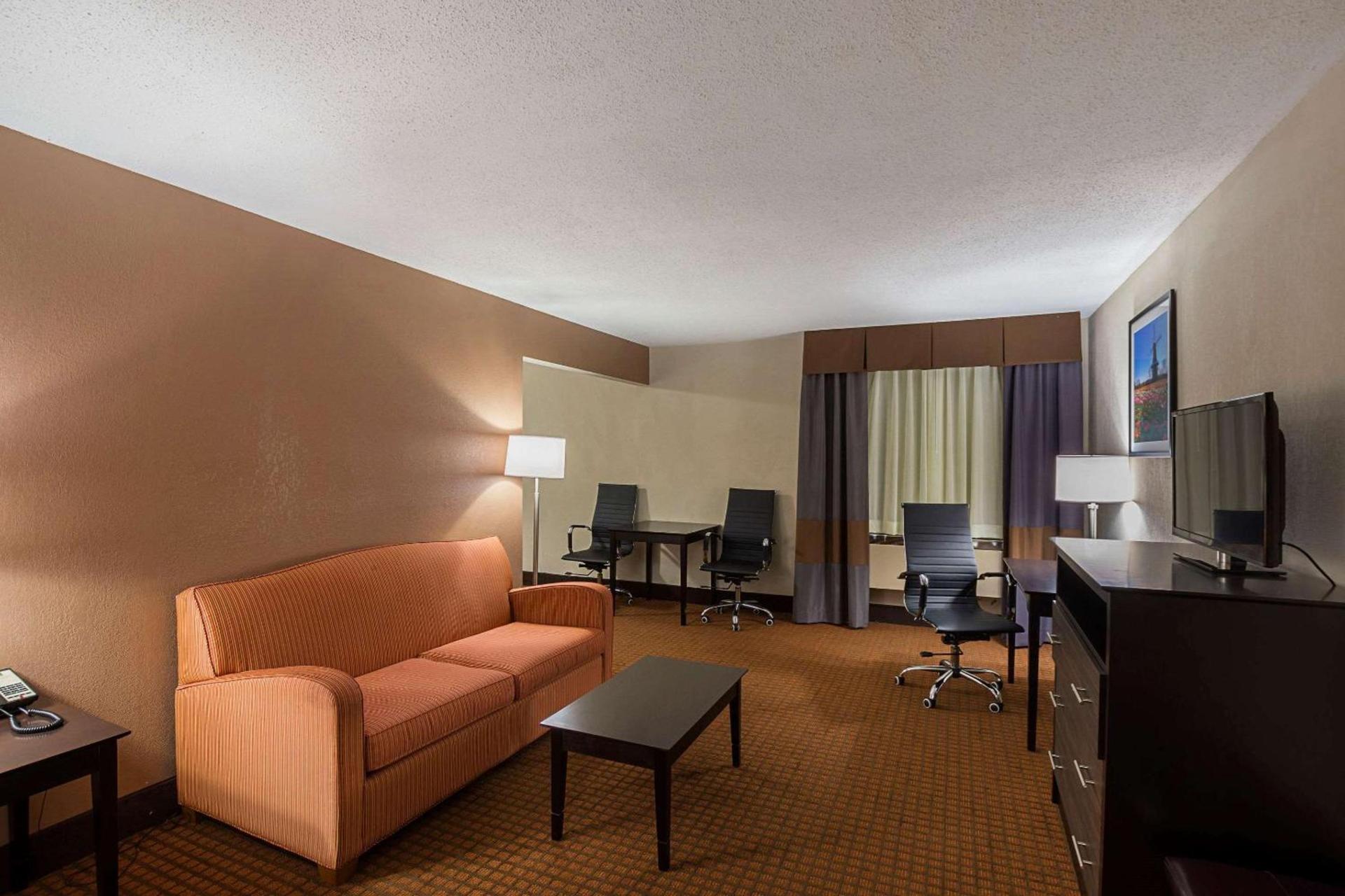 AmericInn by Wyndham Holland MI photo 22