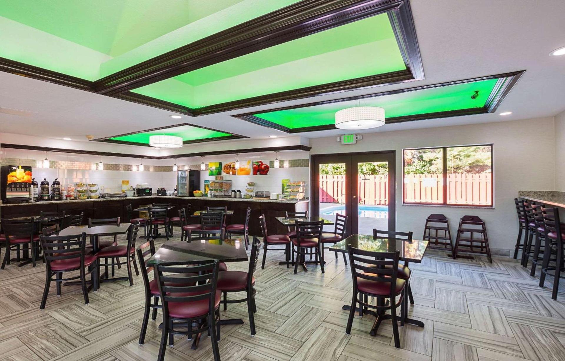 AmericInn by Wyndham Holland MI photo 21