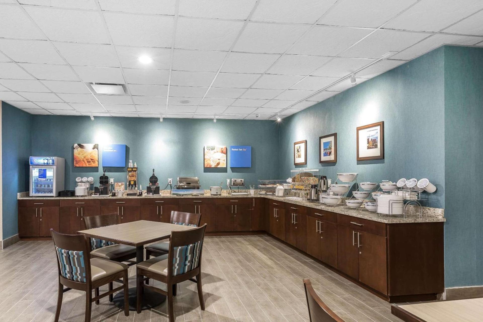 Comfort Inn Bay City - Riverfront photo 9