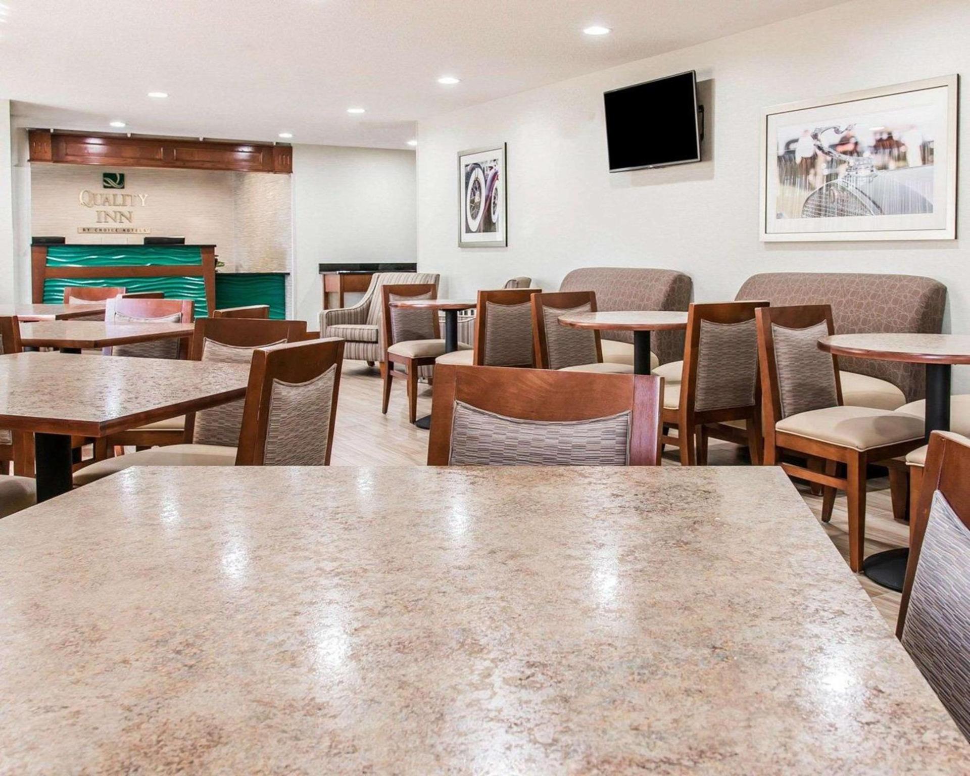 Quality Inn & Suites Warren - Detroit photo 19