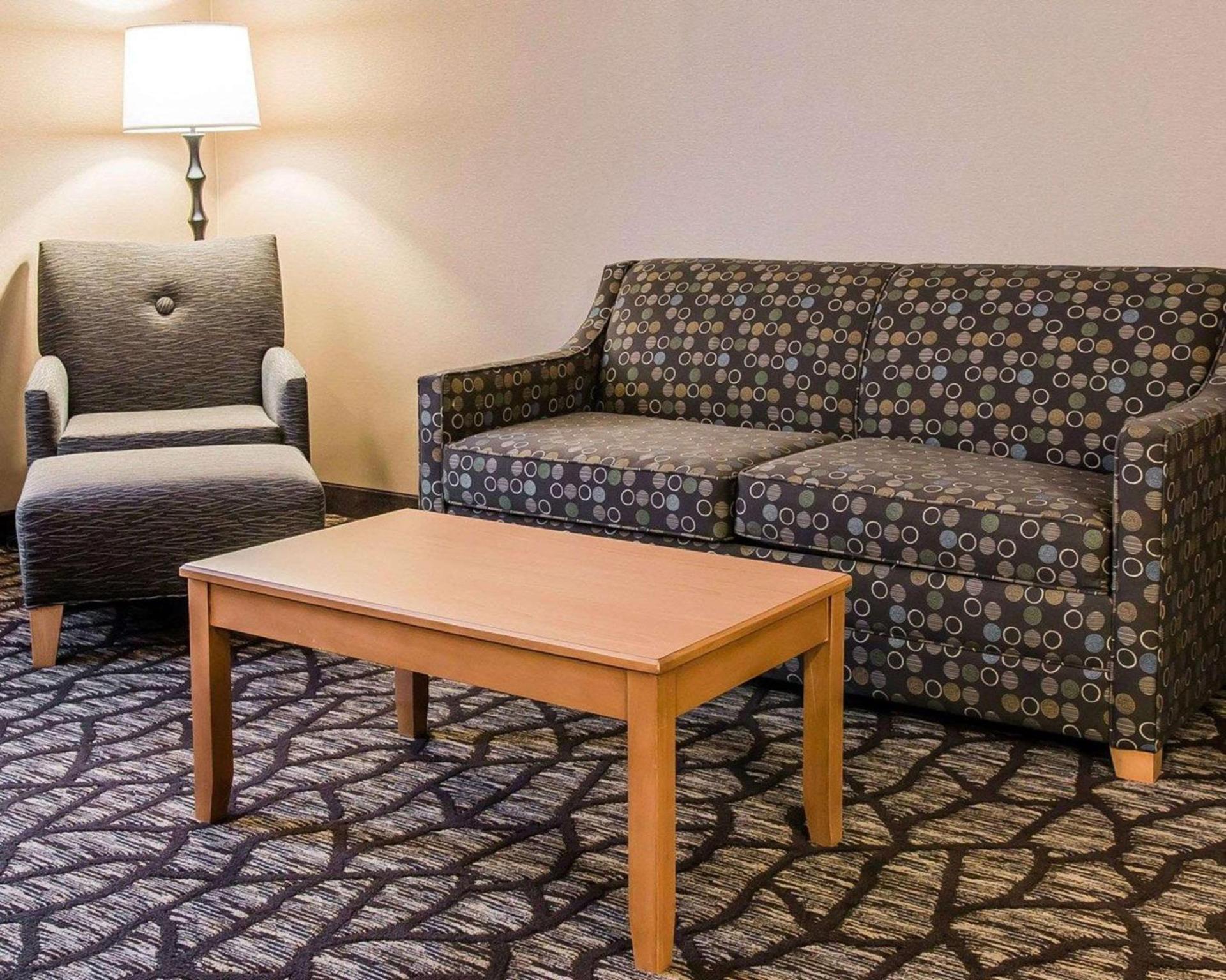Quality Inn & Suites Warren - Detroit photo 17