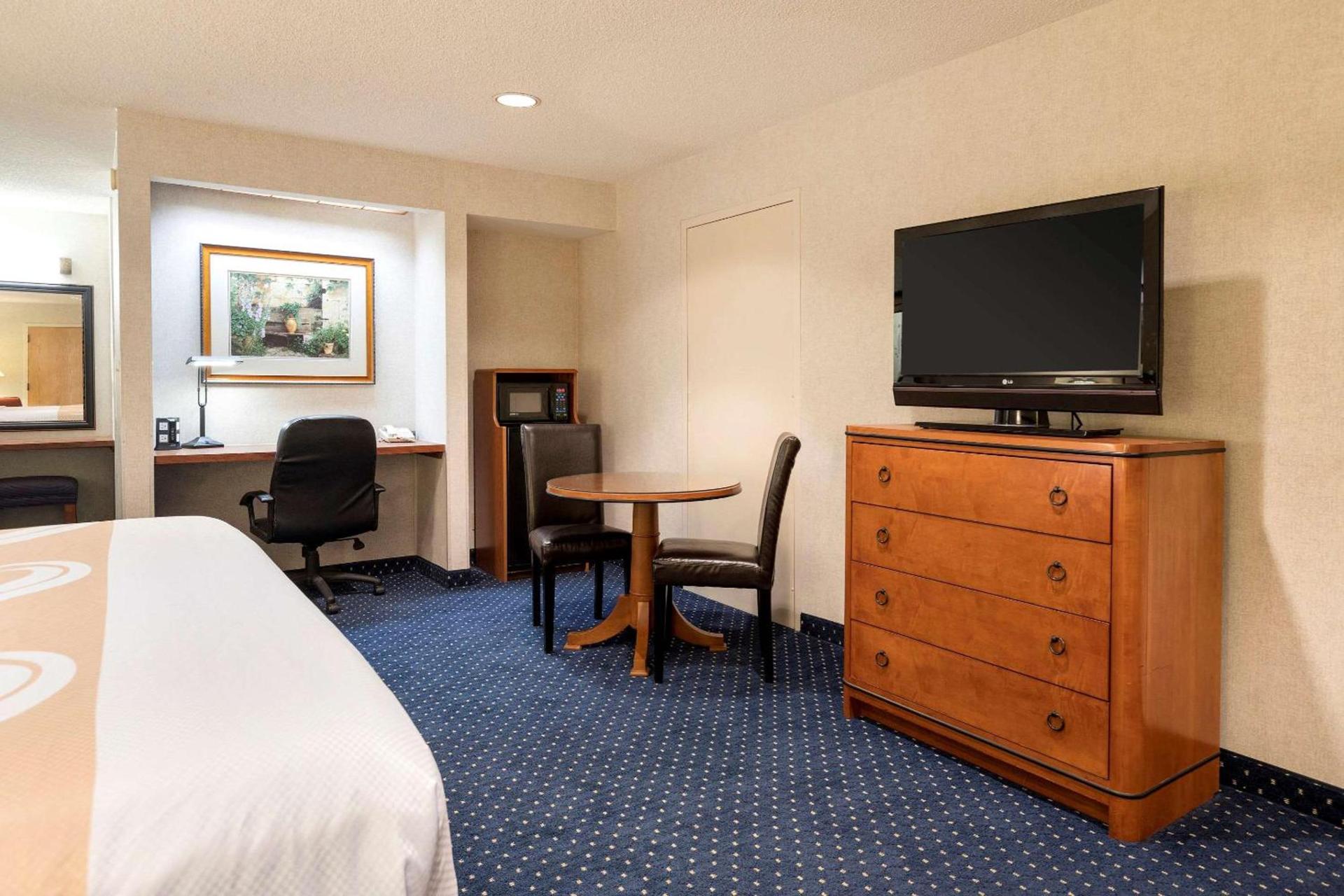 Quality Inn Auburn Hills - Detroit North photo 25