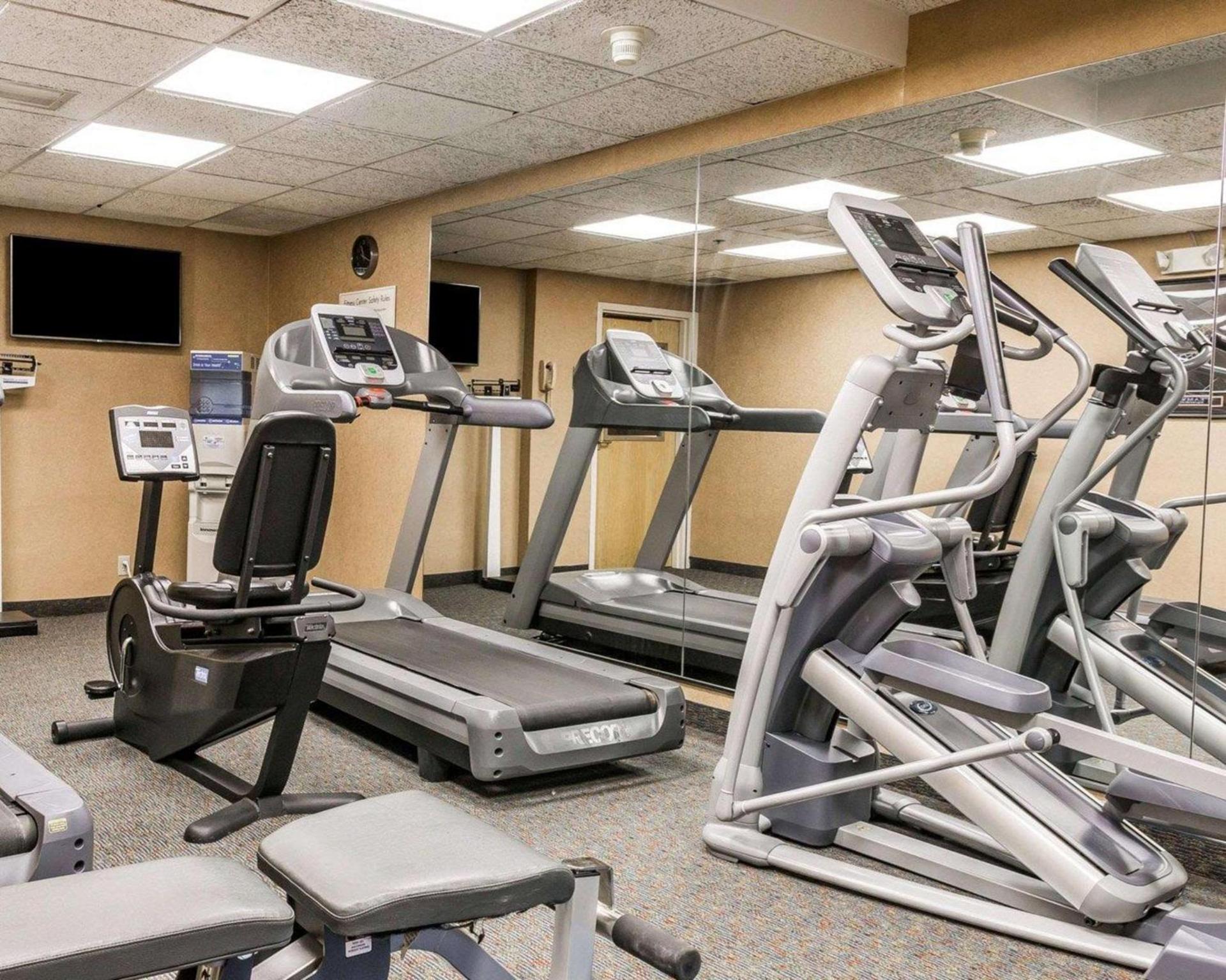 Quality Inn Auburn Hills - Detroit North photo 22