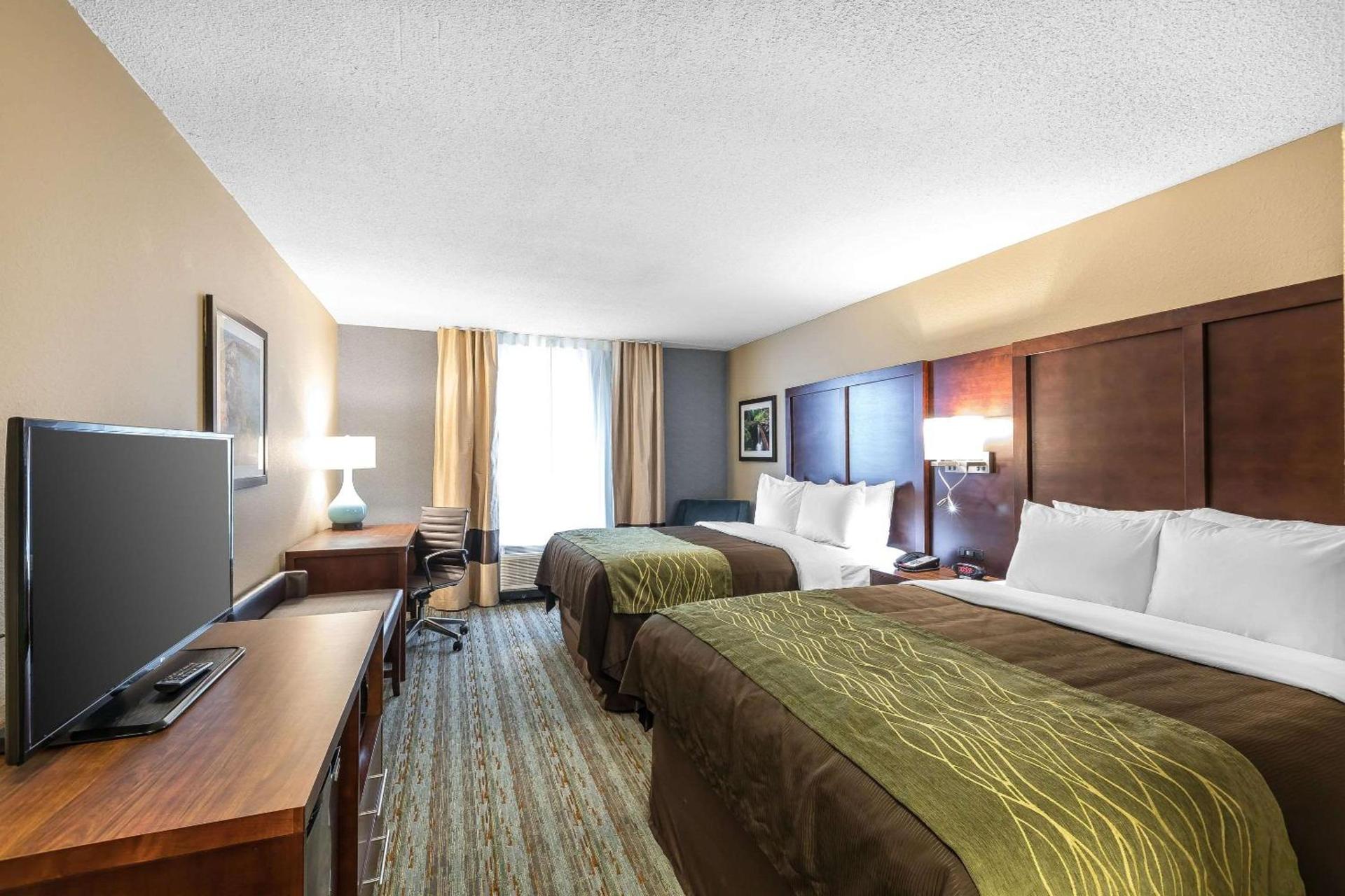 Comfort Inn Bay City - Riverfront photo 8