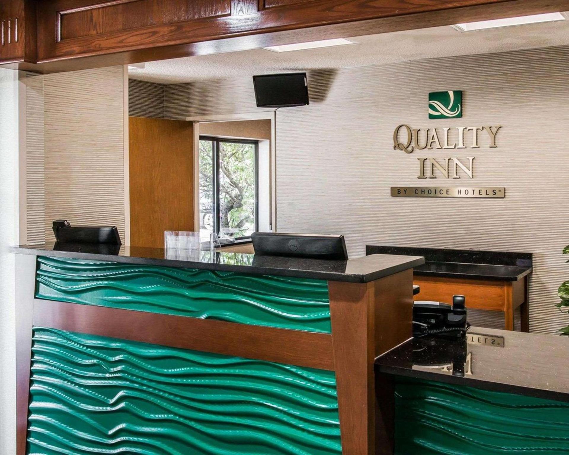 Quality Inn & Suites Warren - Detroit photo 16