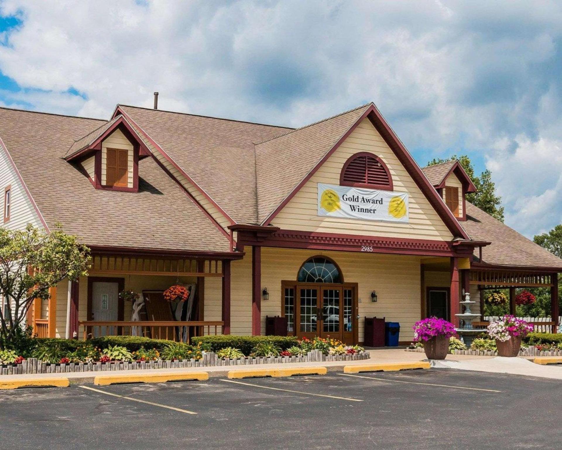 Econo Lodge & Suites Grand Rapids Airport photo 4