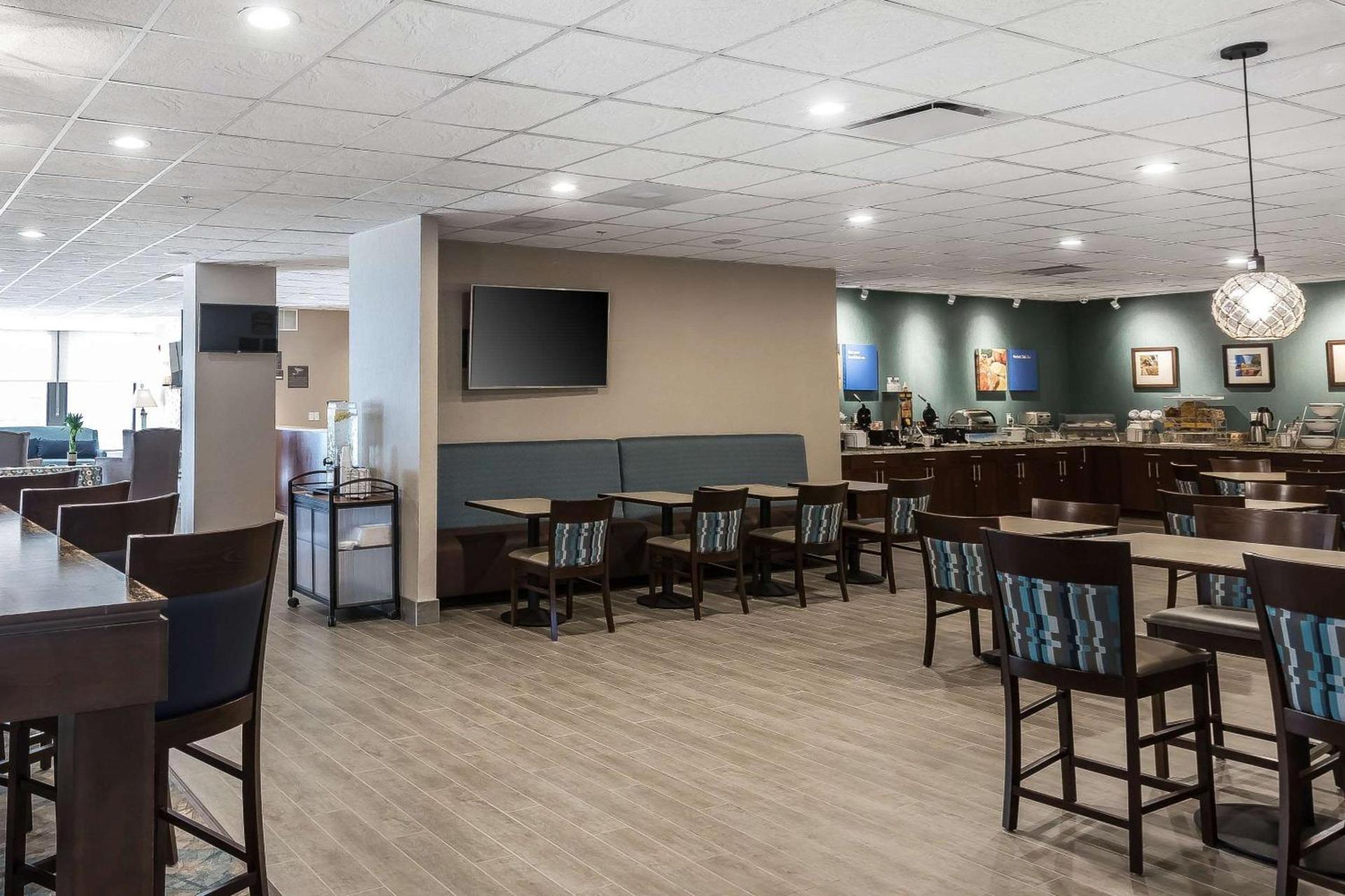 Comfort Inn Bay City - Riverfront photo 6