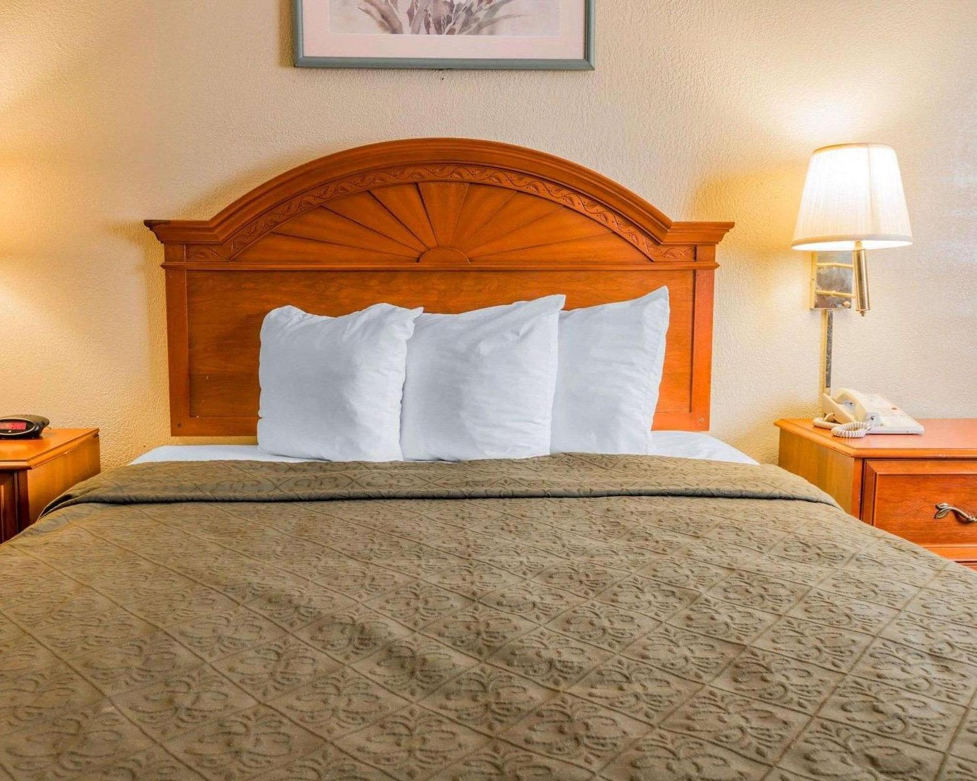 Quality Inn Grand Rapids North photo 15
