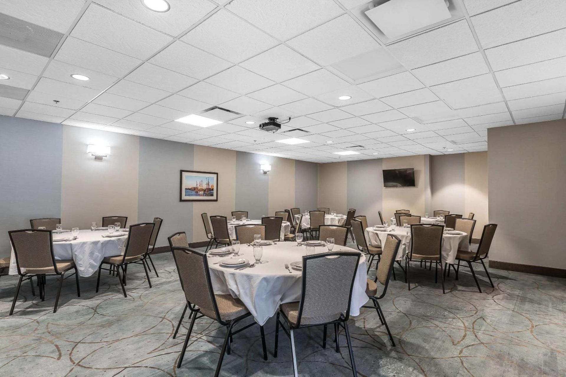 Comfort Inn Bay City - Riverfront photo 4