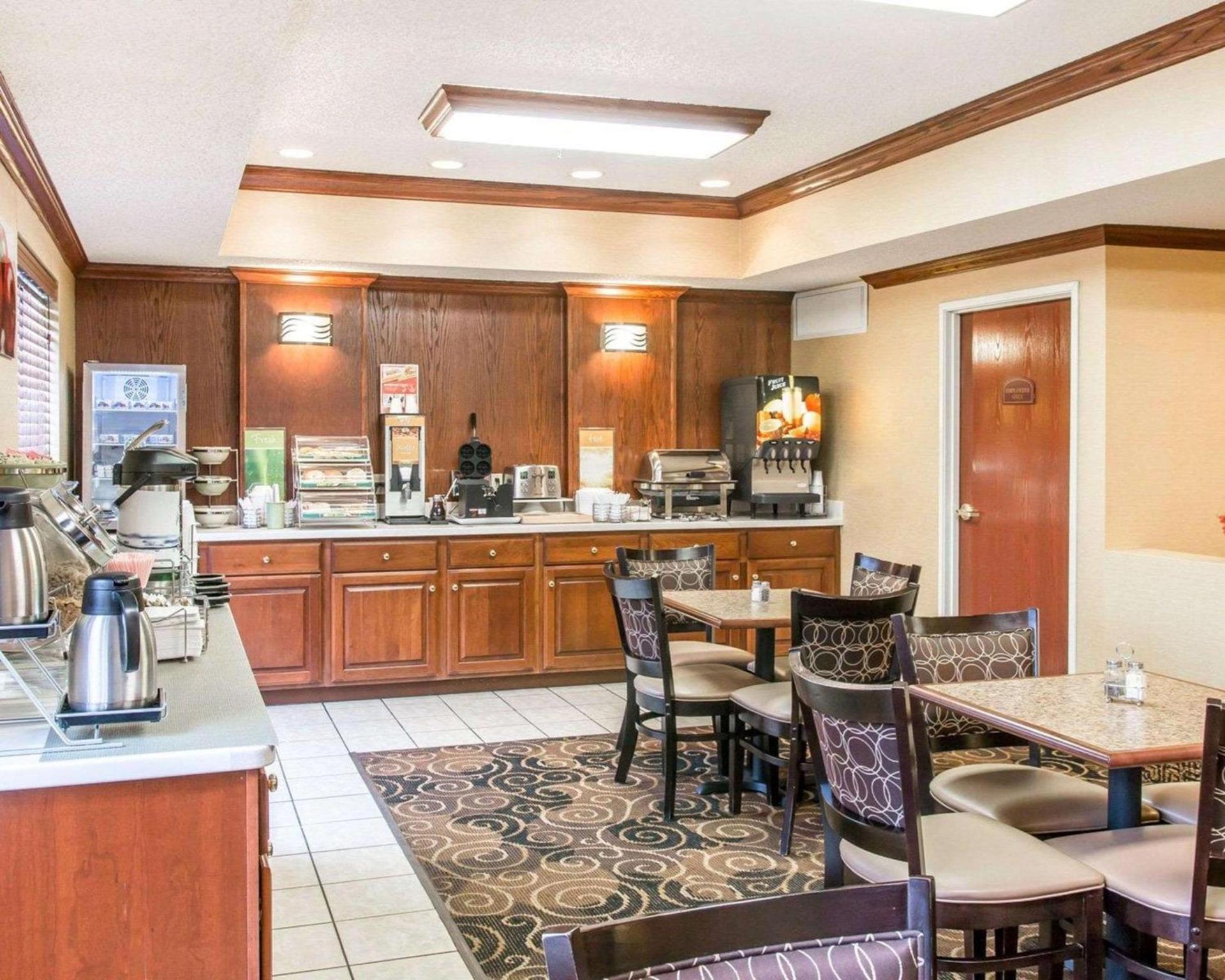 Quality Inn & Suites Niles photo 46