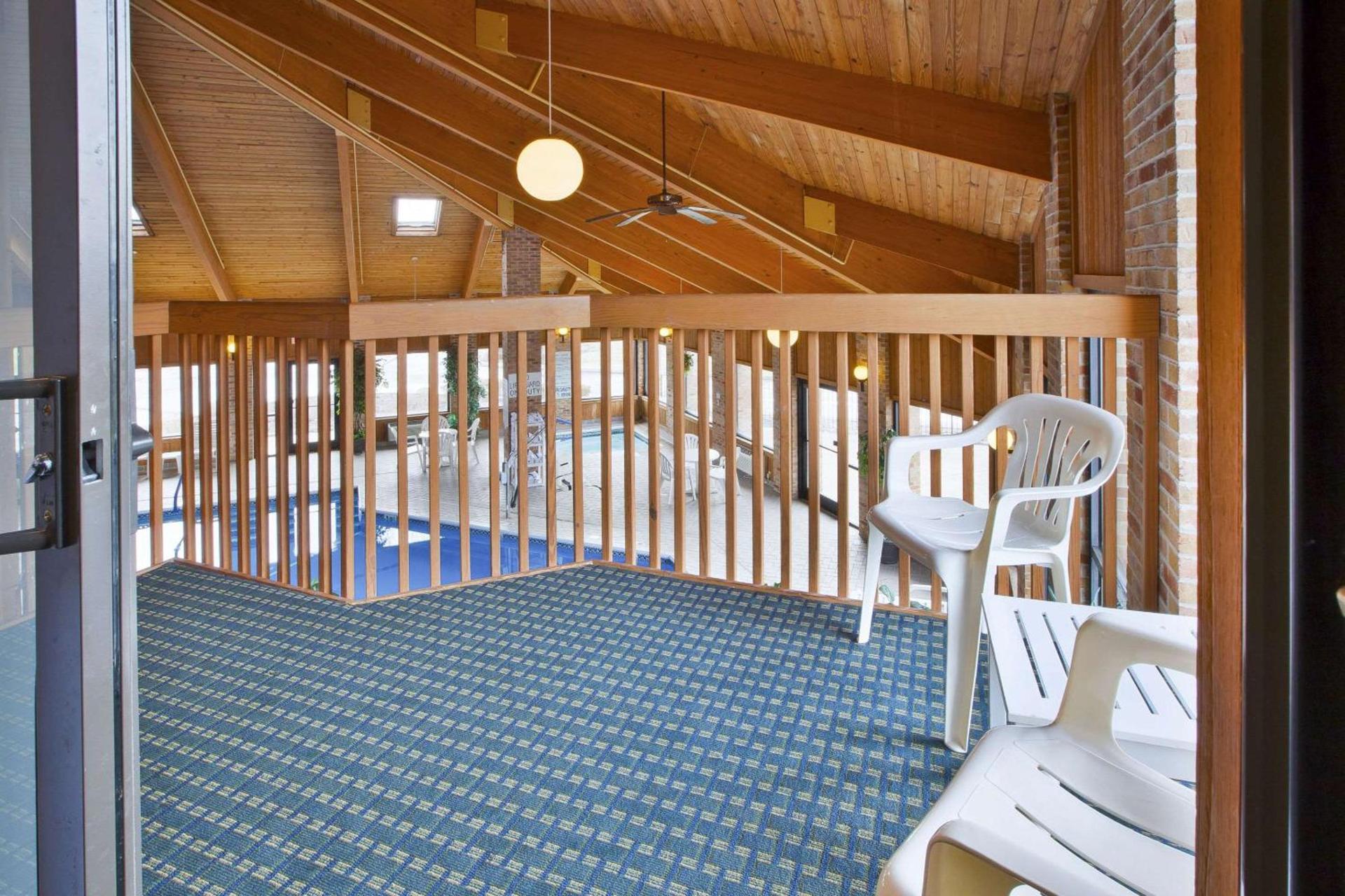 Quality Inn Marshall near I-69 photo 17