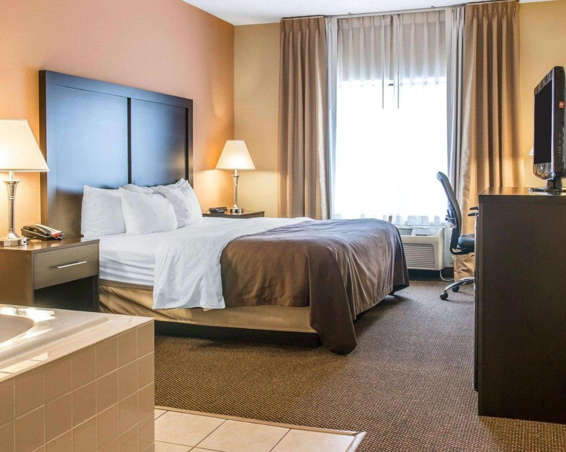 Quality Inn & Suites Niles photo 26