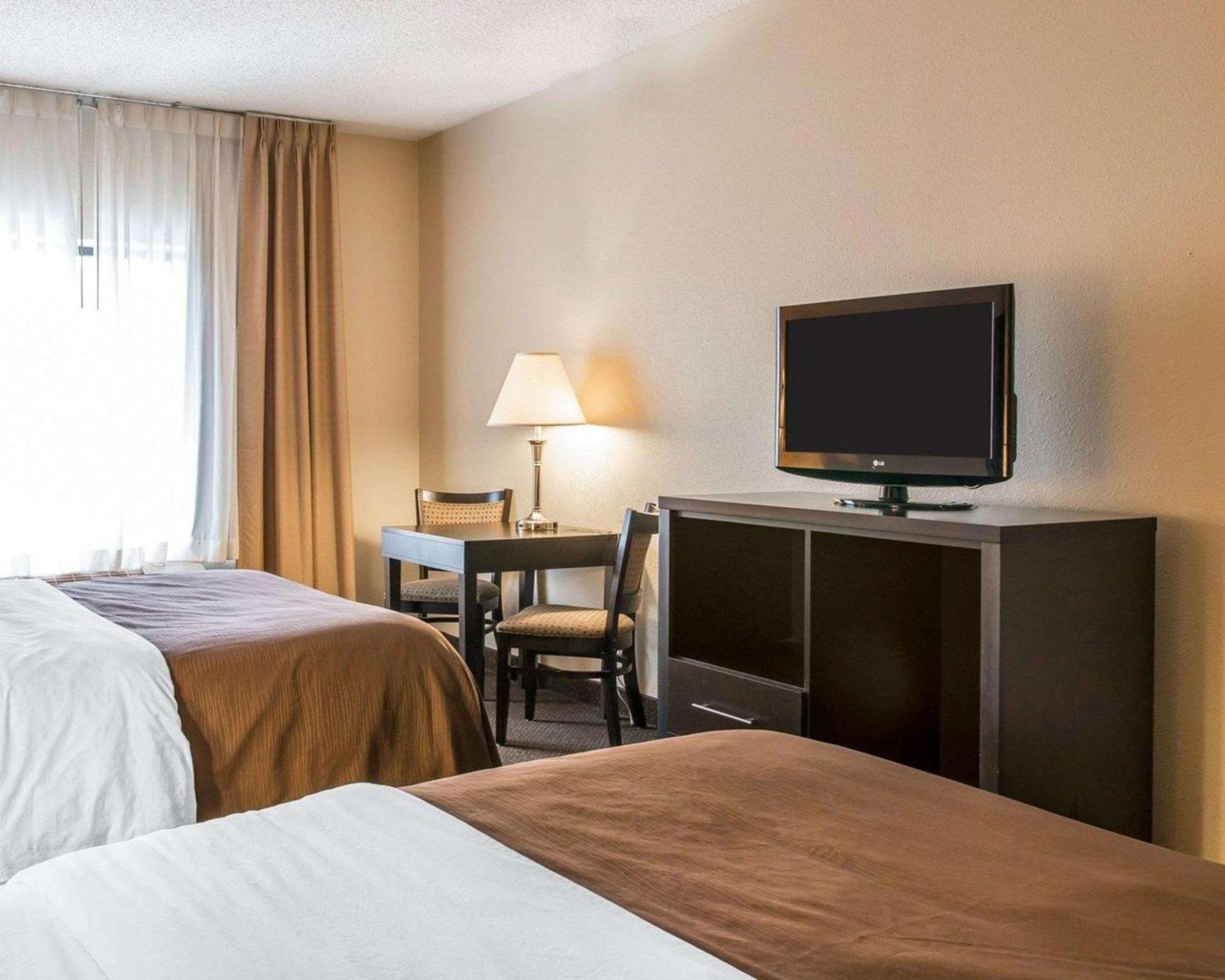 Quality Inn & Suites Niles photo 17