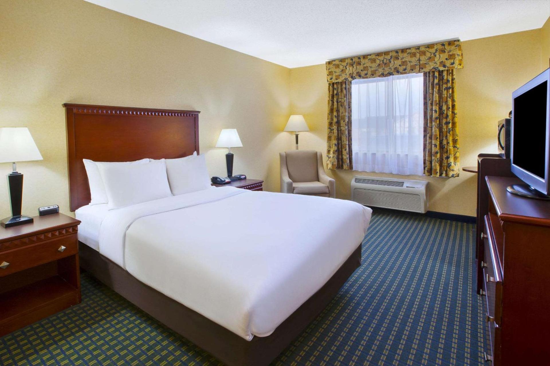 Quality Inn Marshall near I-69 photo 6