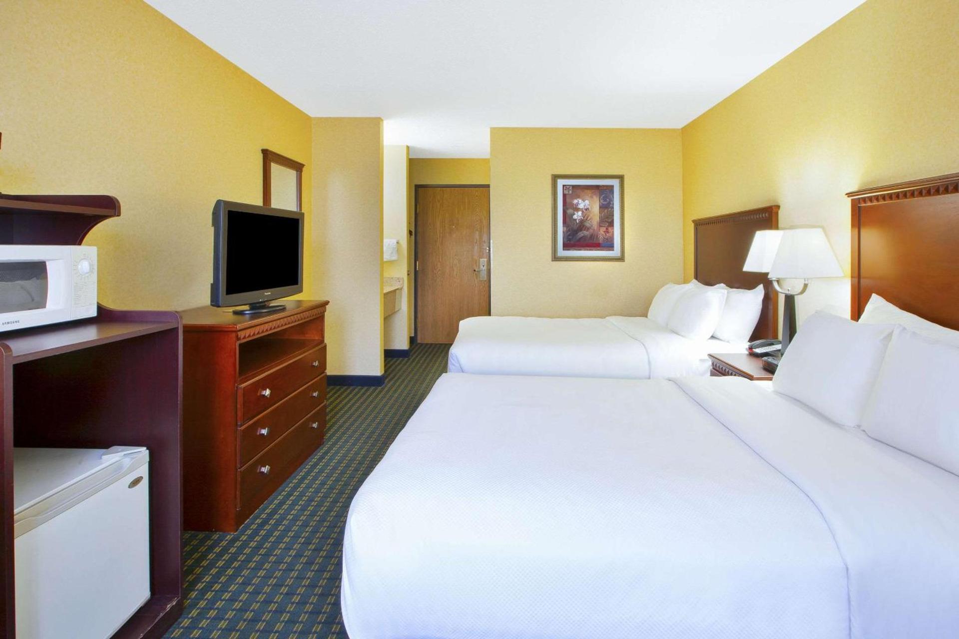 Quality Inn Marshall near I-69 photo 10