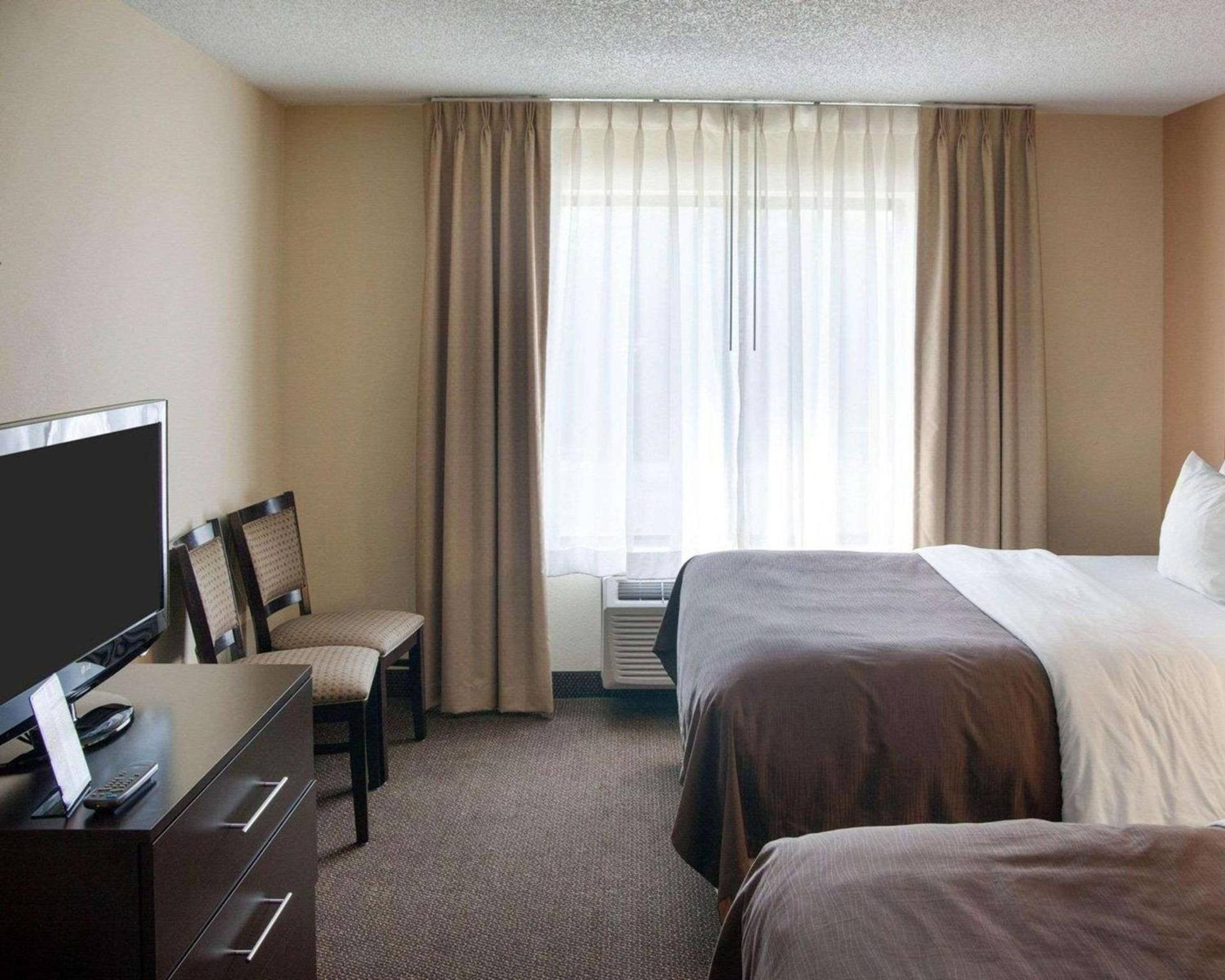 Quality Inn & Suites Niles photo 32