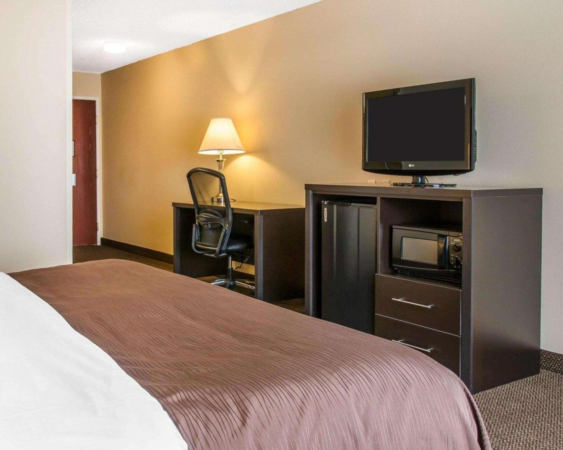 Quality Inn & Suites Niles photo 10