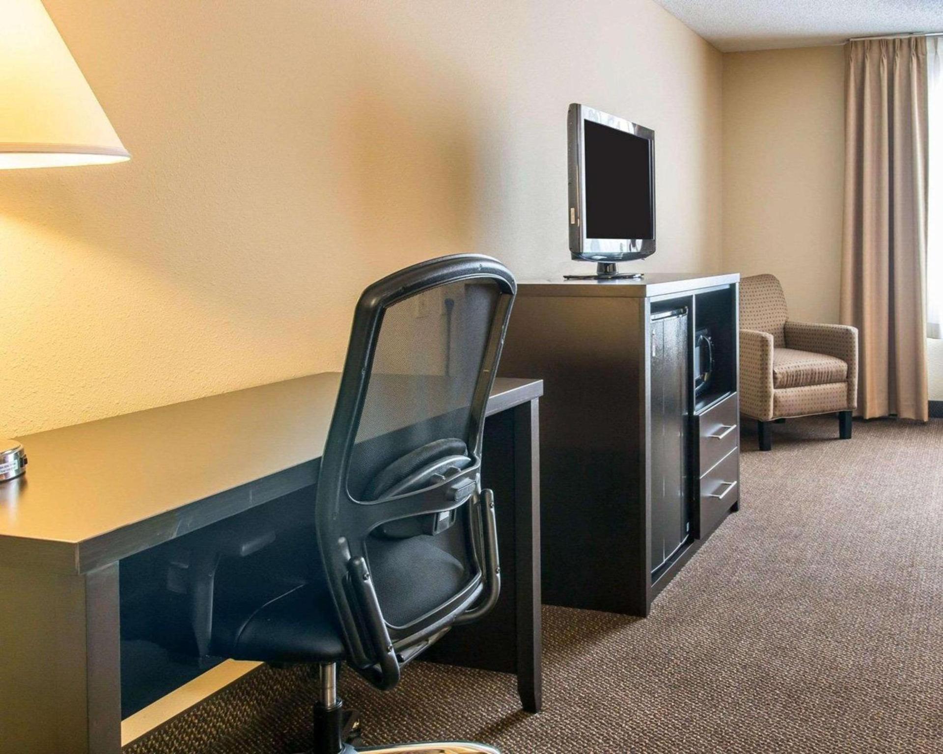 Quality Inn & Suites Niles photo 15