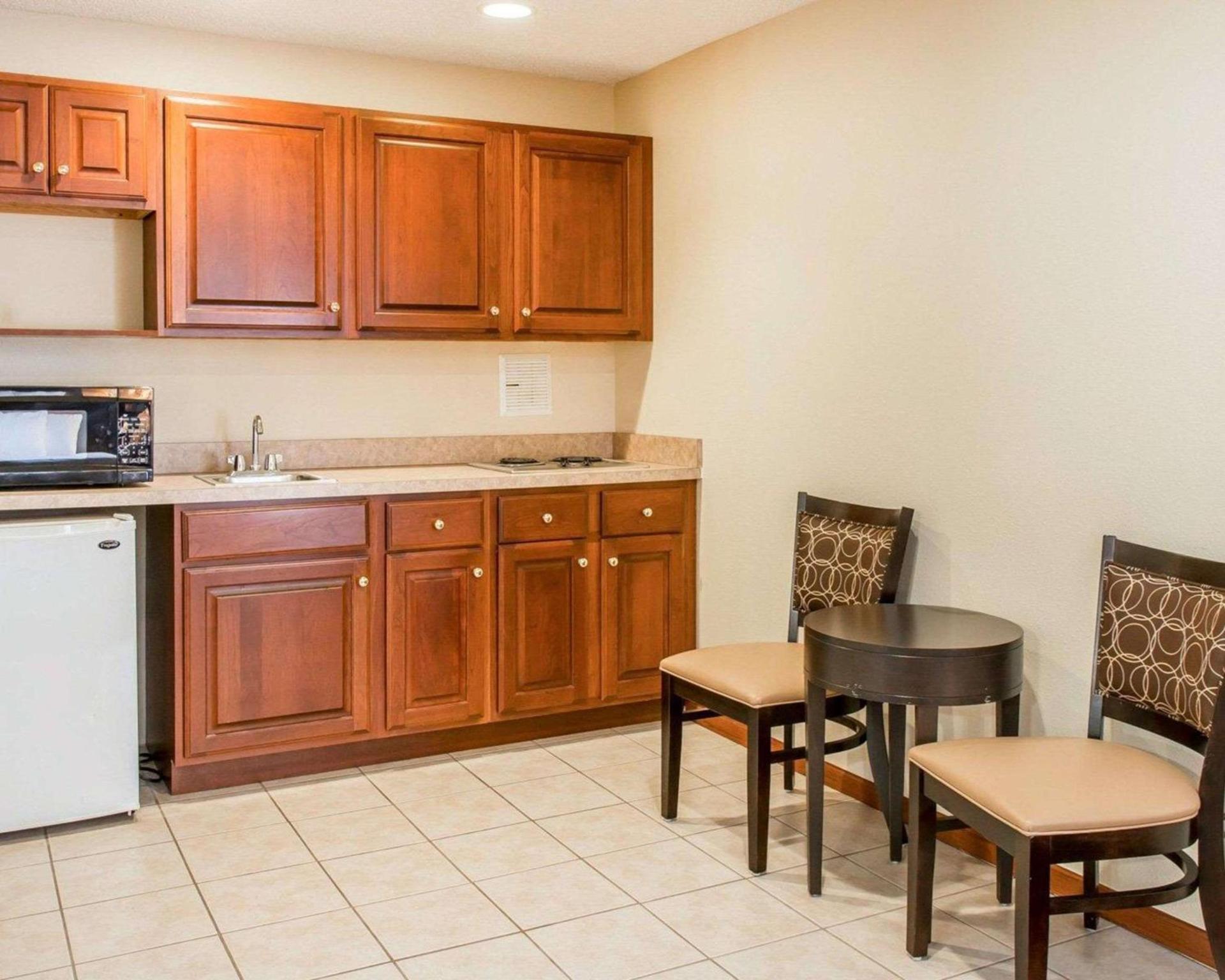 Quality Inn & Suites Niles photo 24