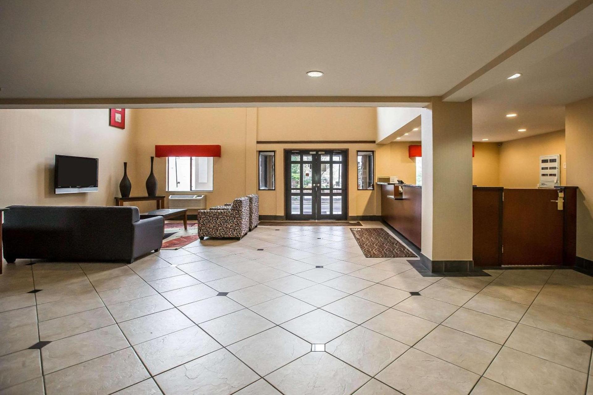 Econo Lodge Inn & Suites Monroe photo 4
