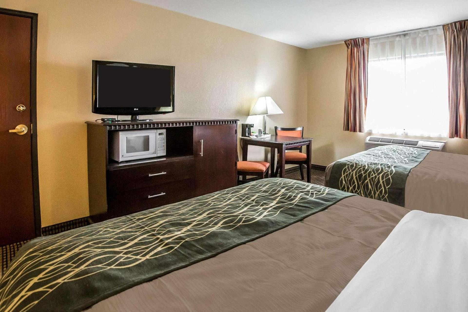 Econo Lodge Inn & Suites Monroe photo 10
