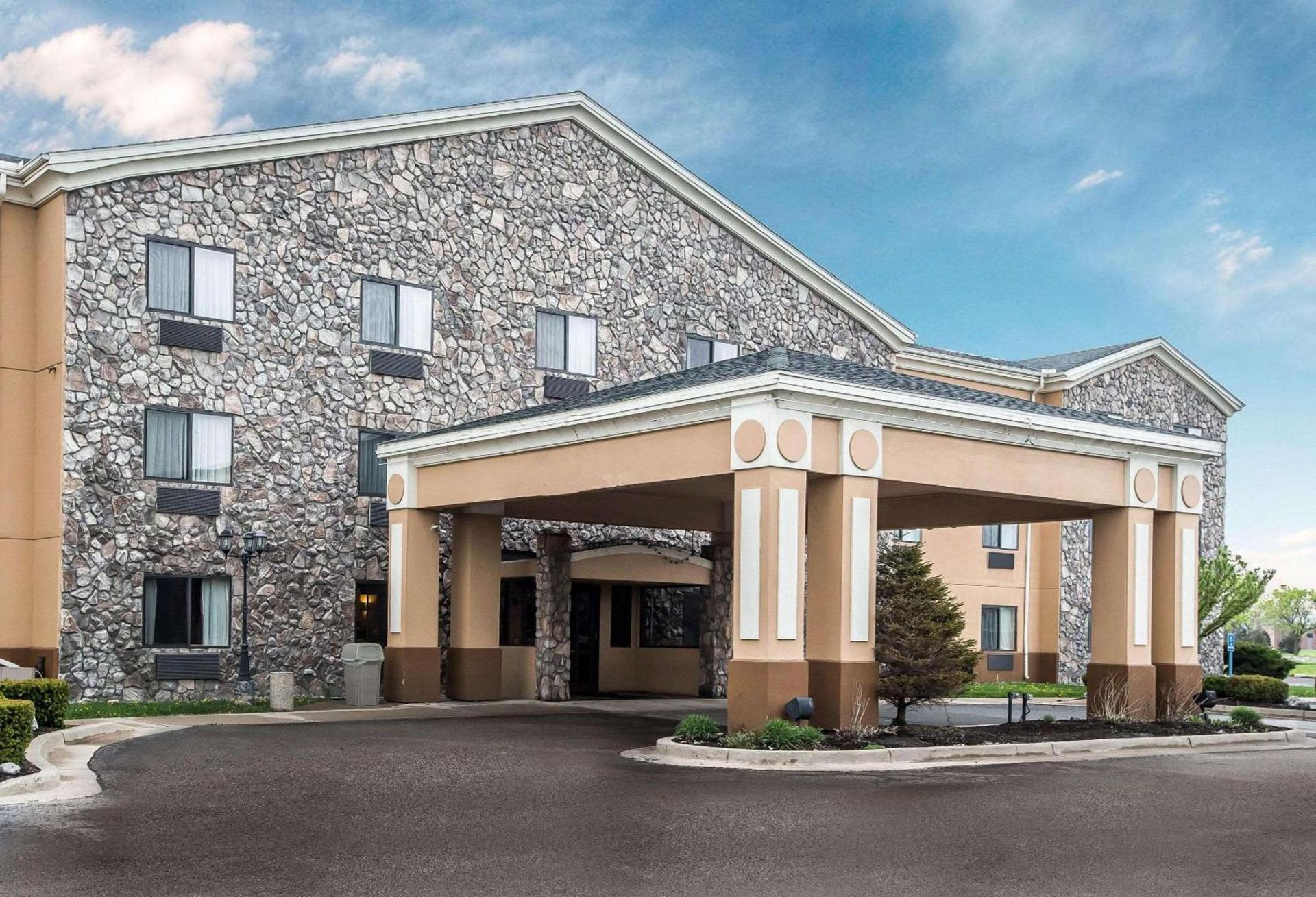 Econo Lodge Inn & Suites Monroe photo 2