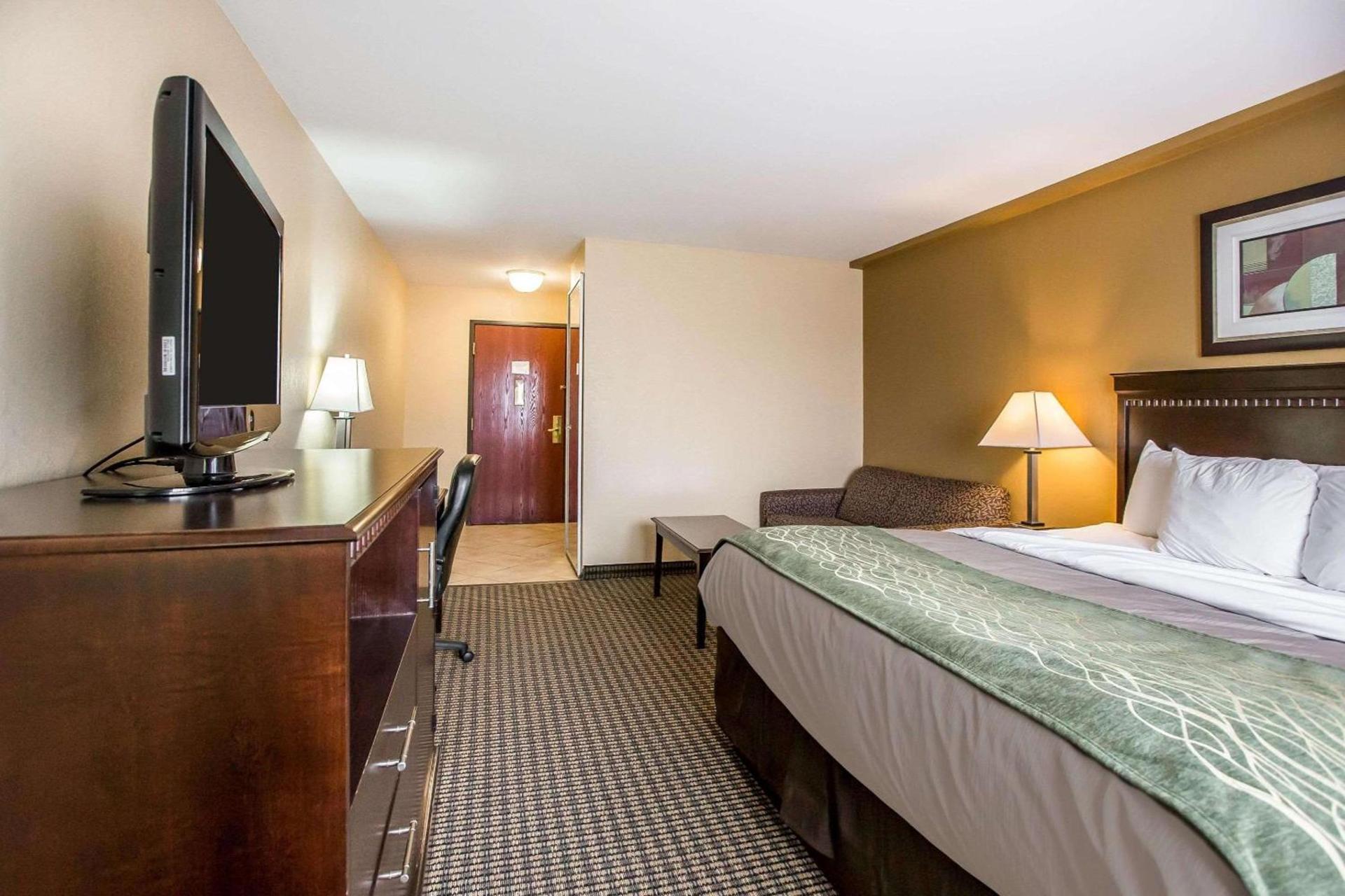 Econo Lodge Inn & Suites Monroe photo 12