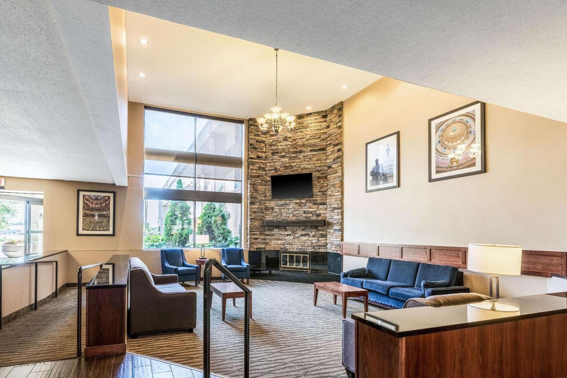 Comfort Inn Lansing West photo 3
