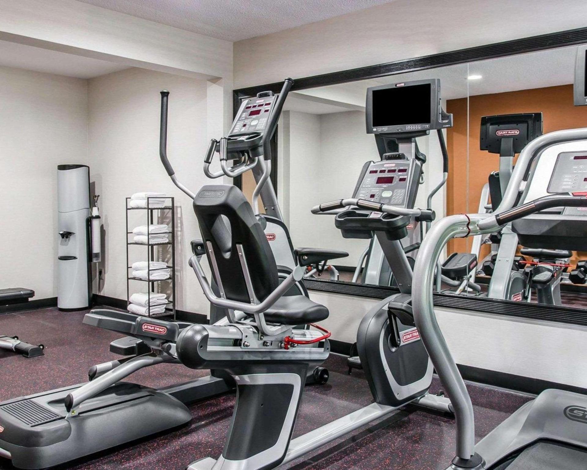 Quality Inn & Suites Warren - Detroit photo 13