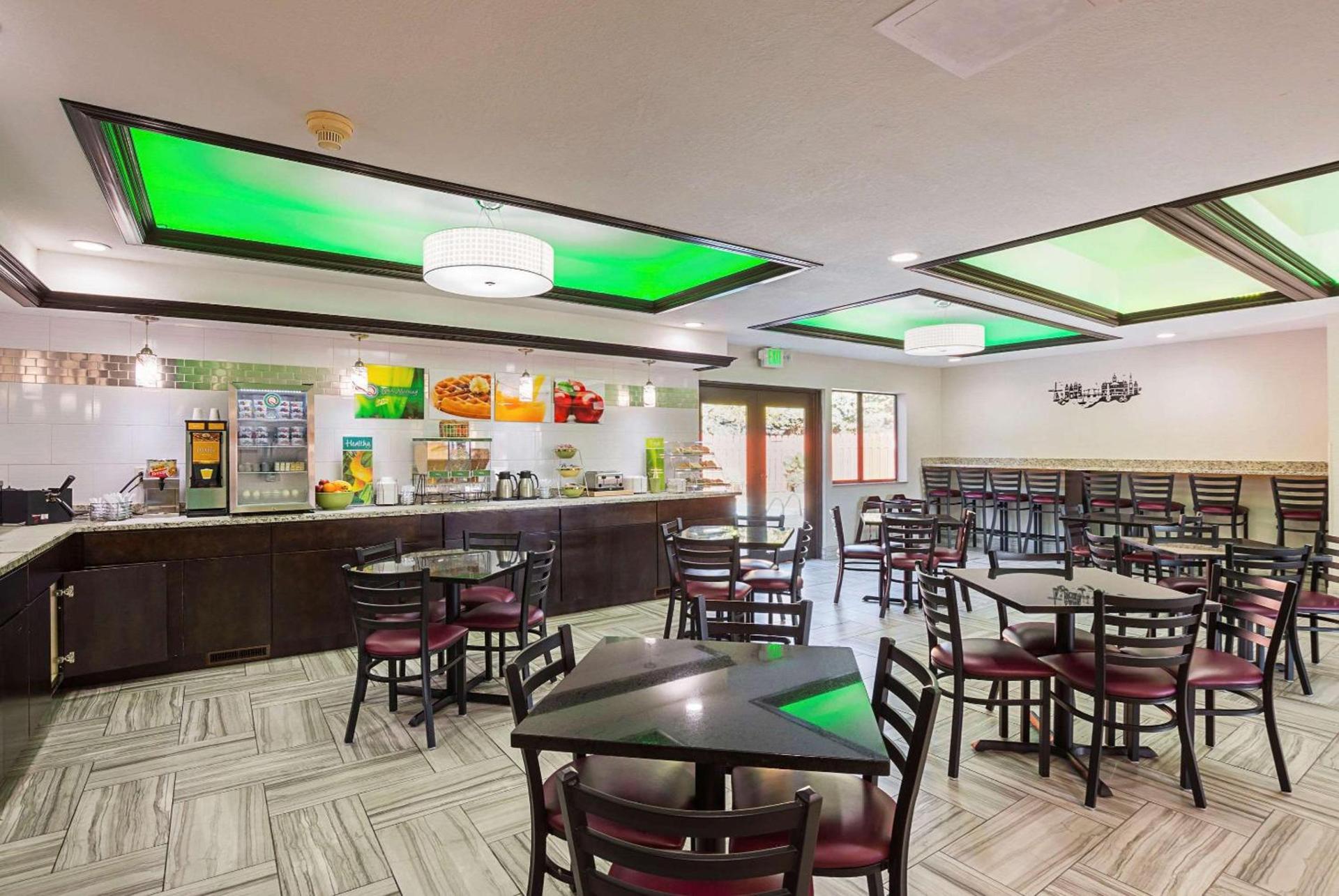 AmericInn by Wyndham Holland MI photo 7